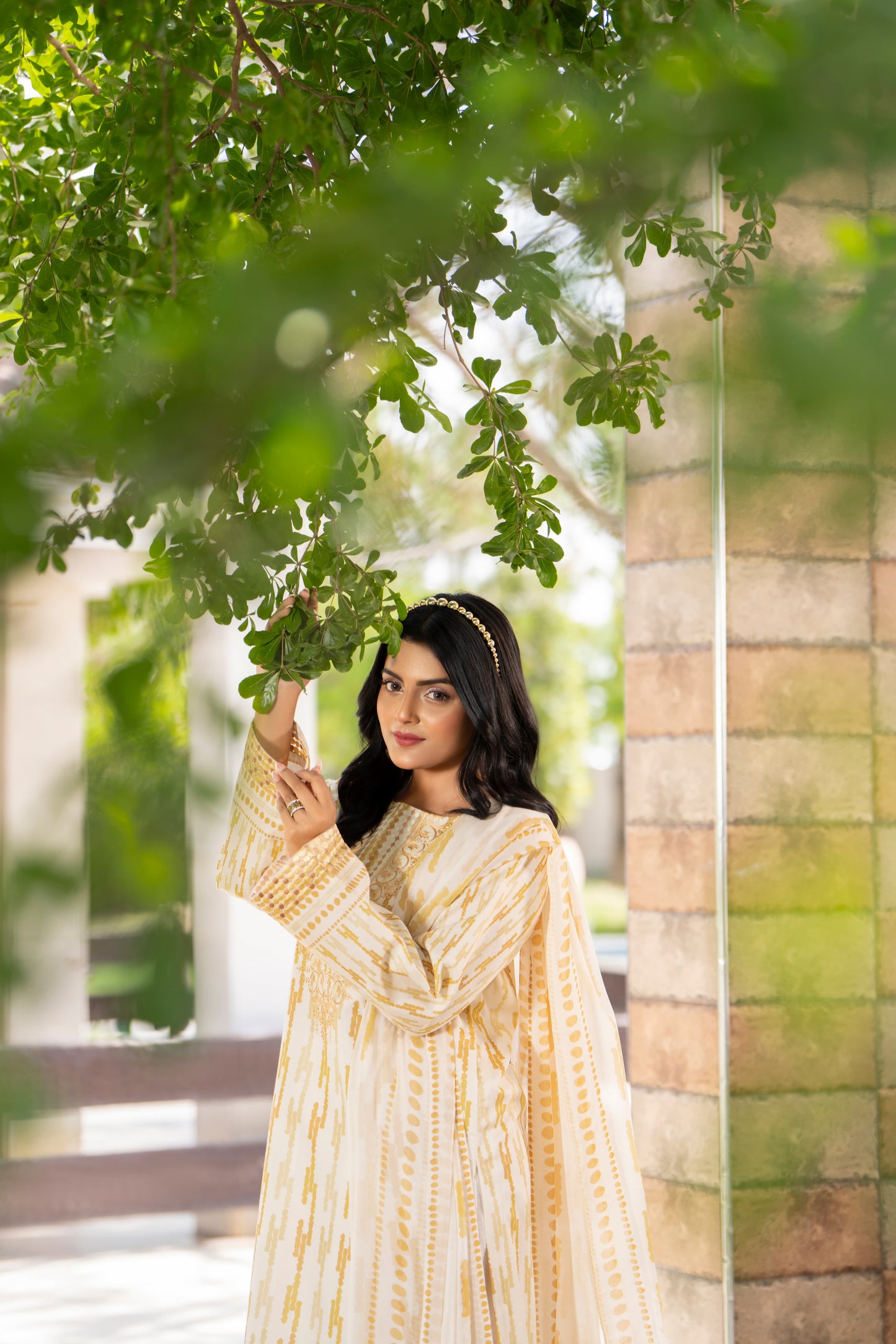 A fresh kurta with refined embroidery and easy stitching, finished with a chiffon dupatta that drapes beautifully