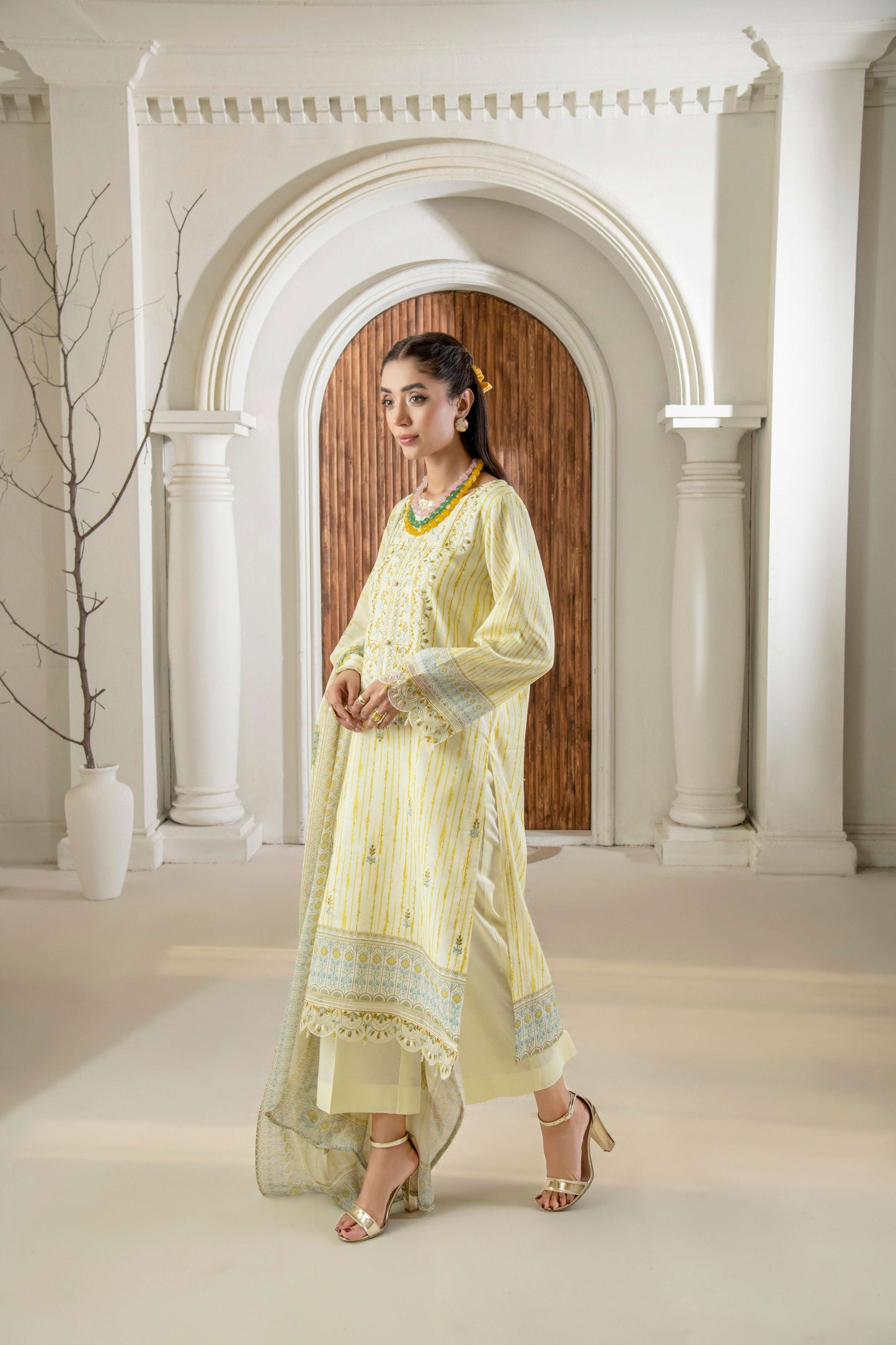 Embroidered lawn kurta with dupatta