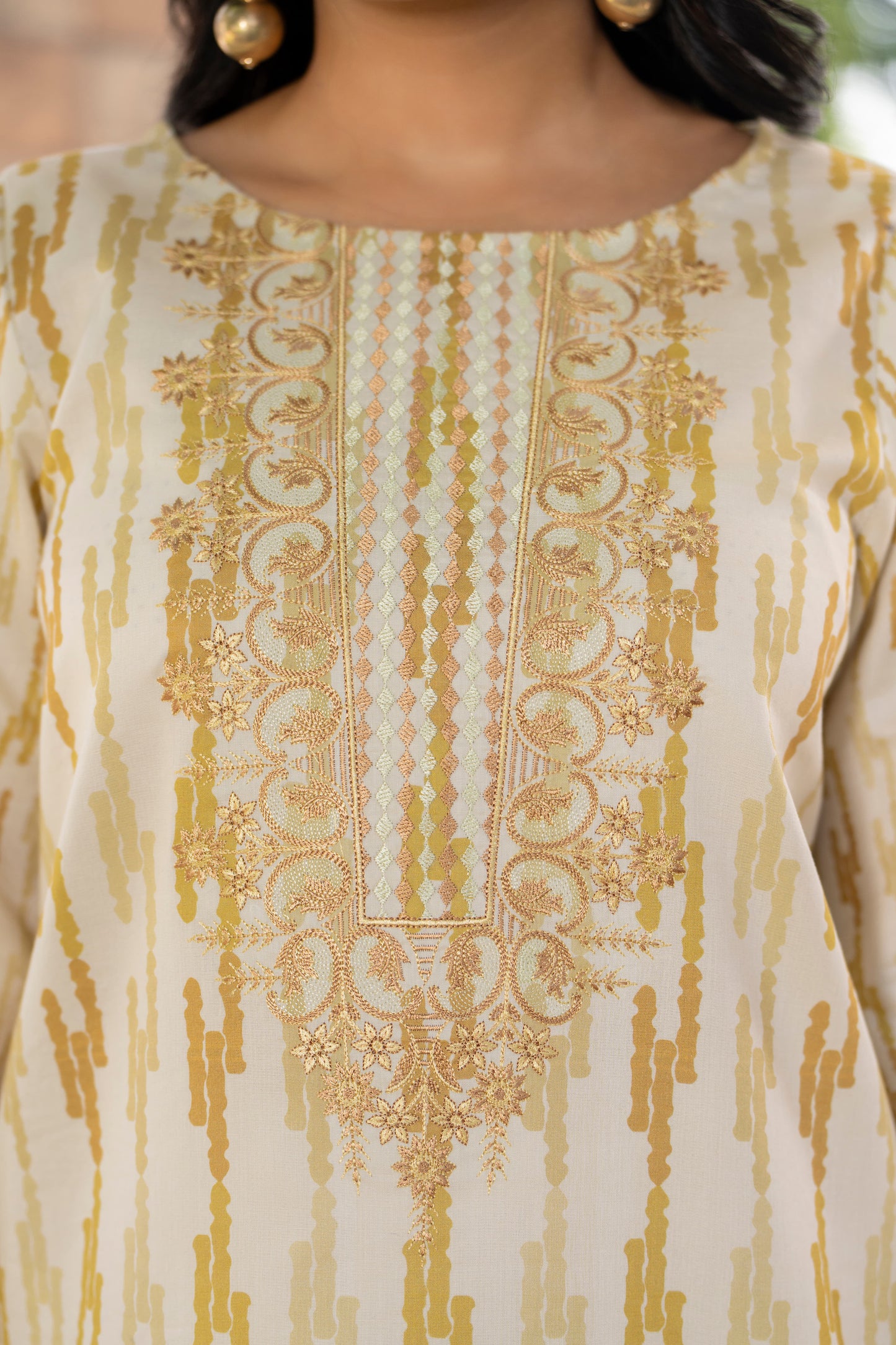 A delicate floral print on cool lawn, paired with a cotton trouser and a soft, flowy dupatta for timeless appeal