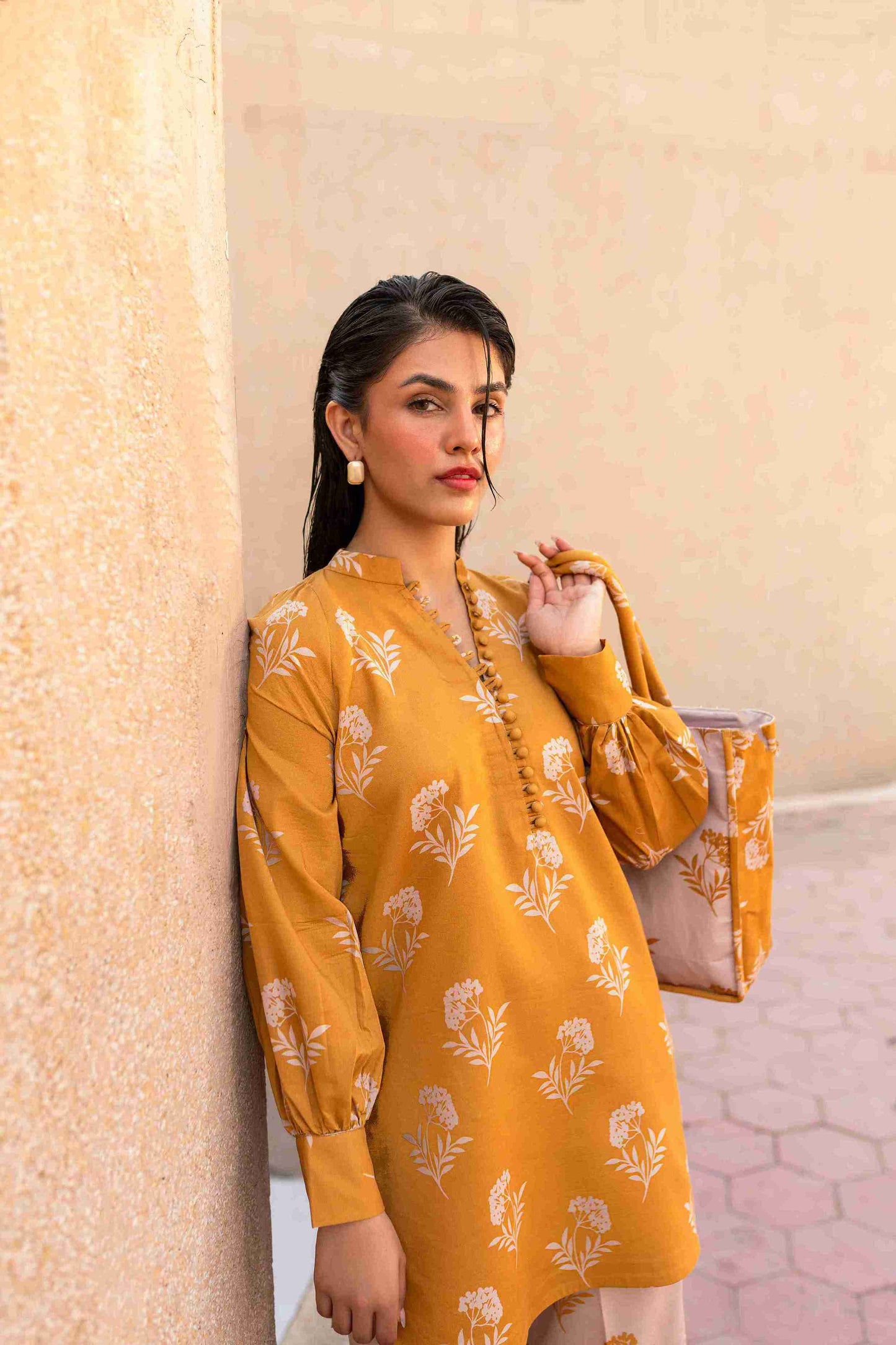 Elegant stitched Jacquard kurta with stylish trousers for eastern summer looks