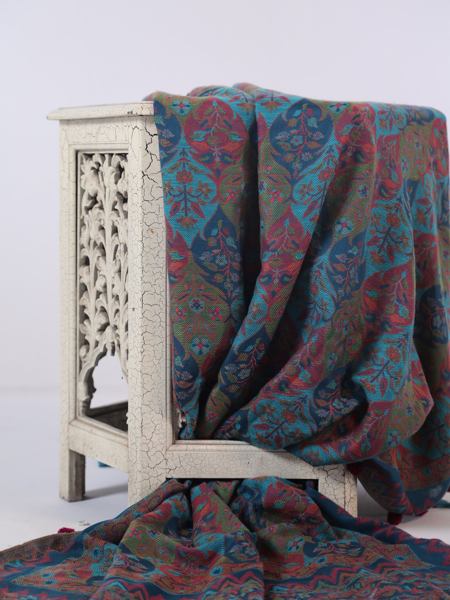 Pure wool Kashmiri shawl with smooth texture