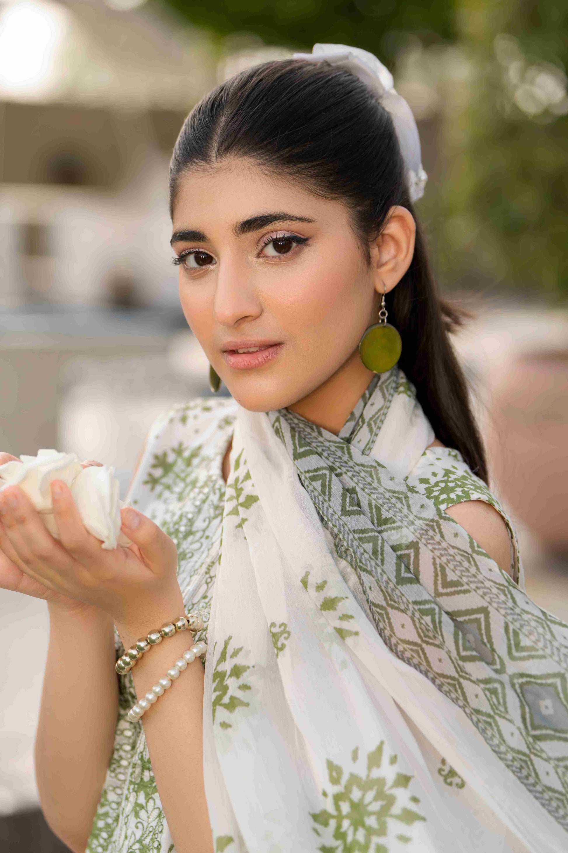 Perfect for daily wear, this casual lawn suit includes a printed kurta, embroidered details, and a soft chiffon dupatta