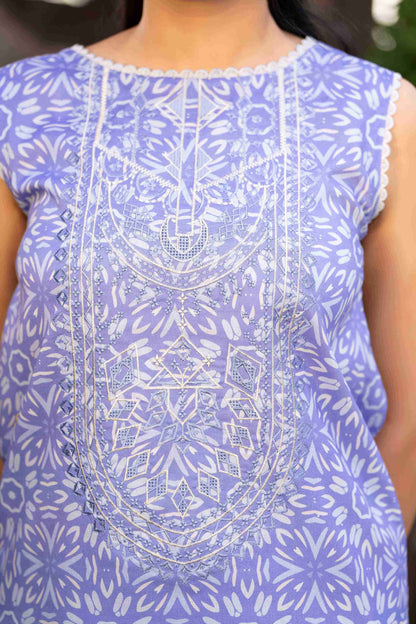 Everyday comfort meets subtle detailing-printed lawn with a neat neckline and a soft dupatta that feels light as air