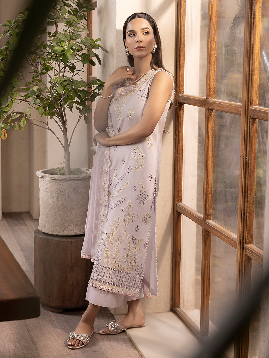 Soft printed lawn kurta with embroidered patches for casual eastern summer fashion