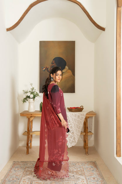 Comfortable and stylish embroidered viscose dress for casual winter gatherings