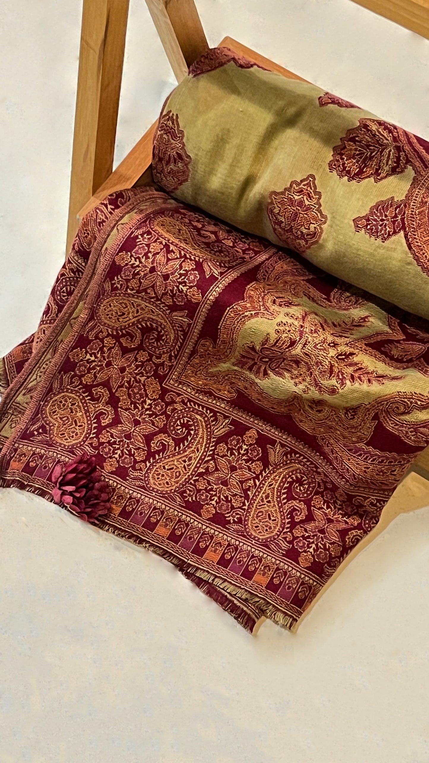 Lightweight traditional Kashmiri wool shawl