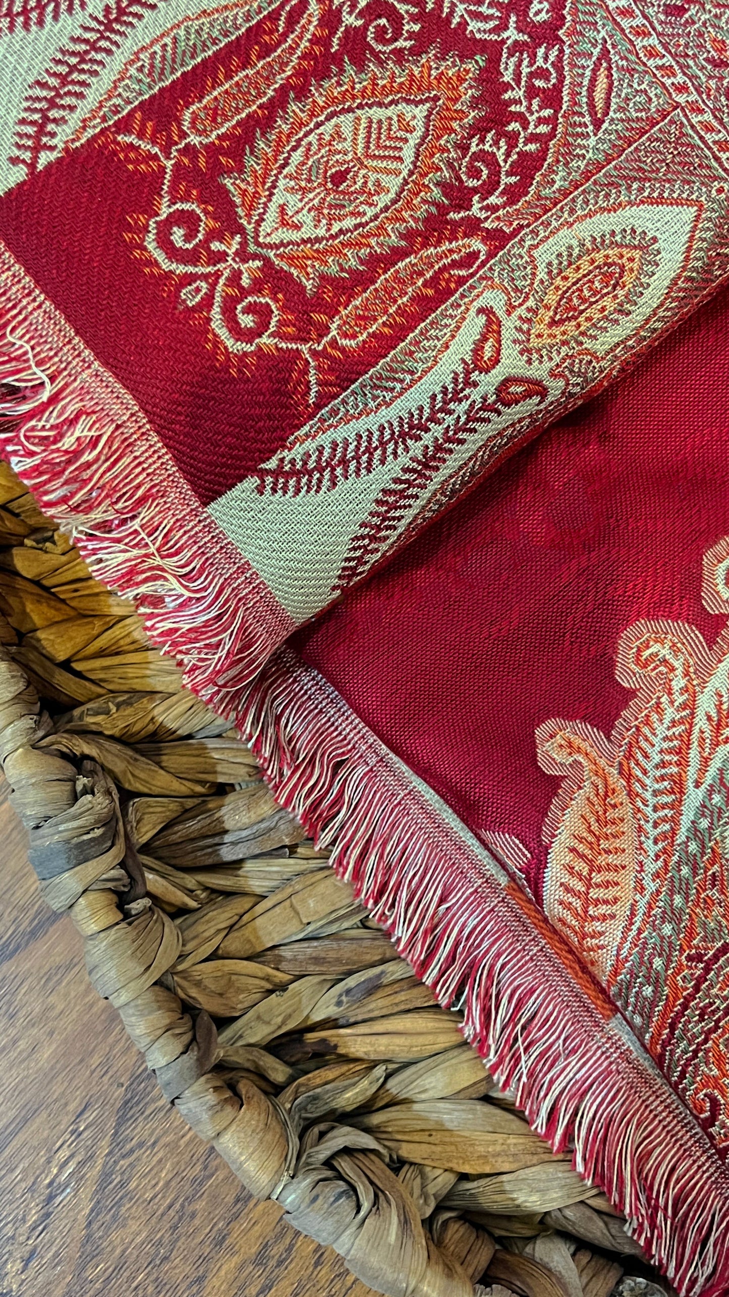 Classic handloom Kashmir wool shawl