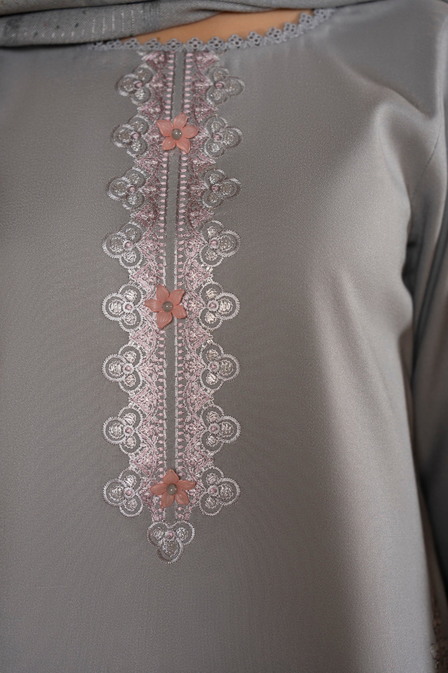 Classy Embroidered Dhanak Suit; 3-PC woolen dress with a fancy shawl, offering simplicity and elegance in winter
