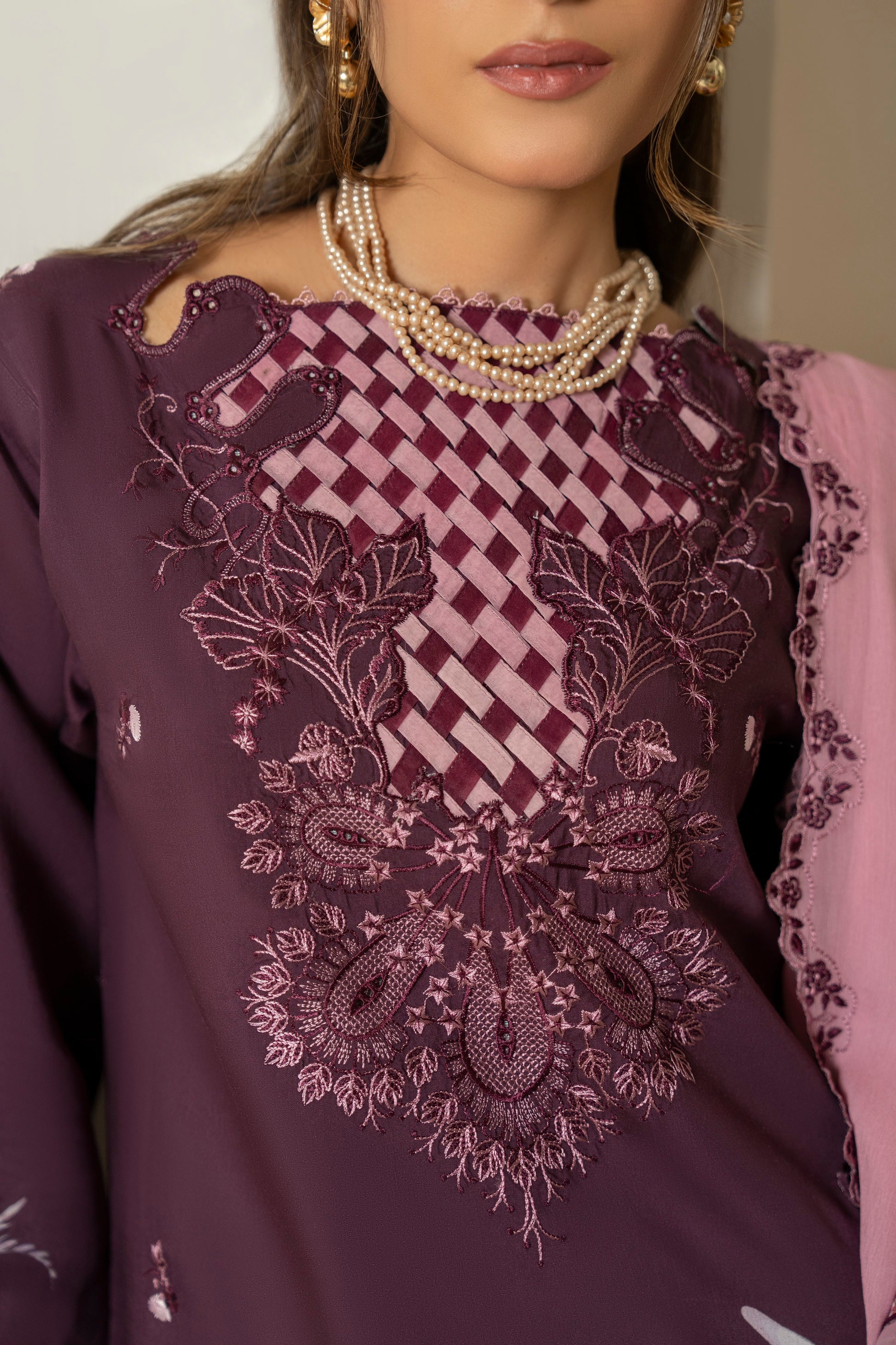 Artistic viscose embroidered outfit crafted with fine detailing and chiffon dupatta