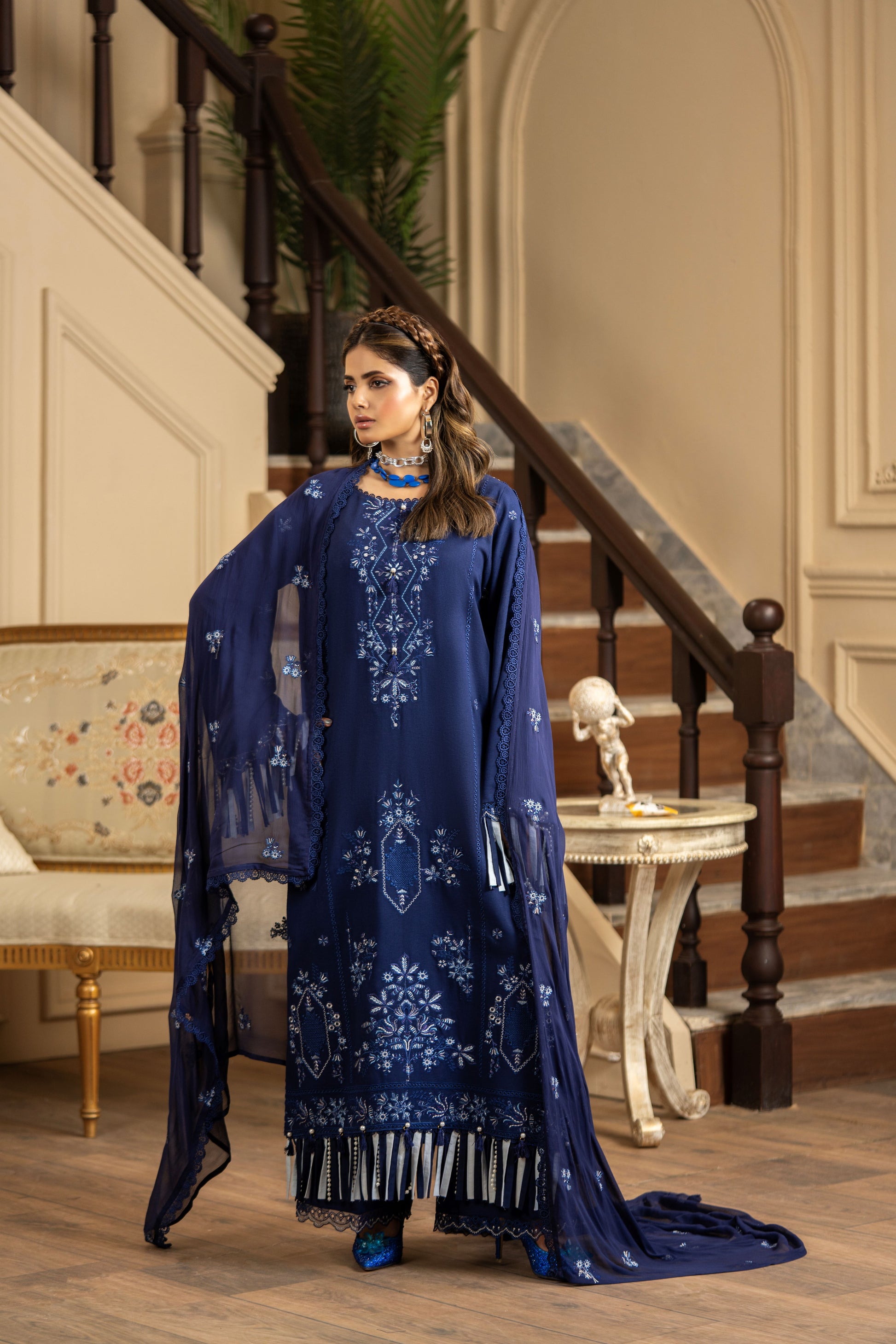 Elegant embroidered 3-piece unstitched outfit