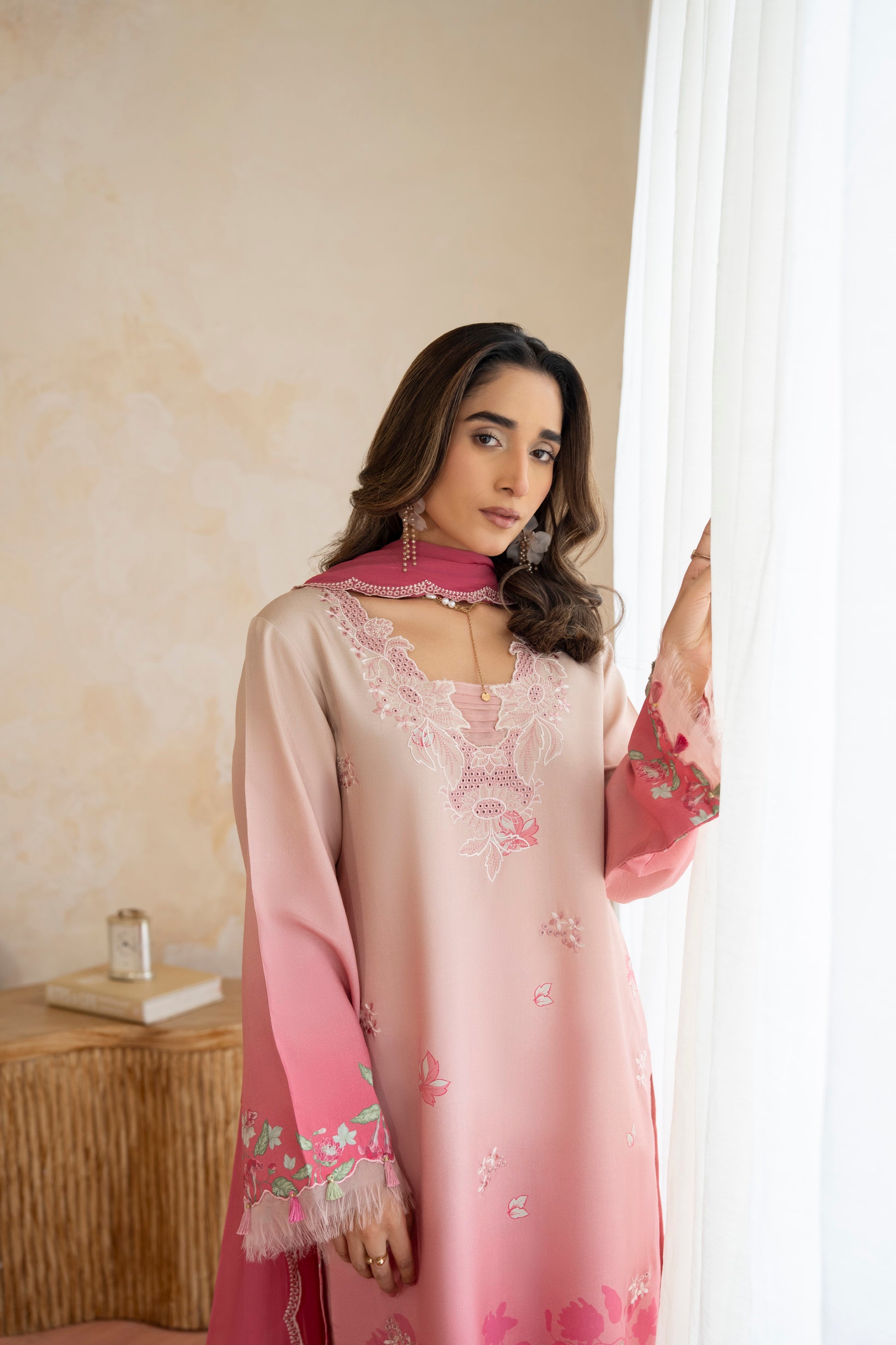 Elegant embroidered viscose suit for modern women