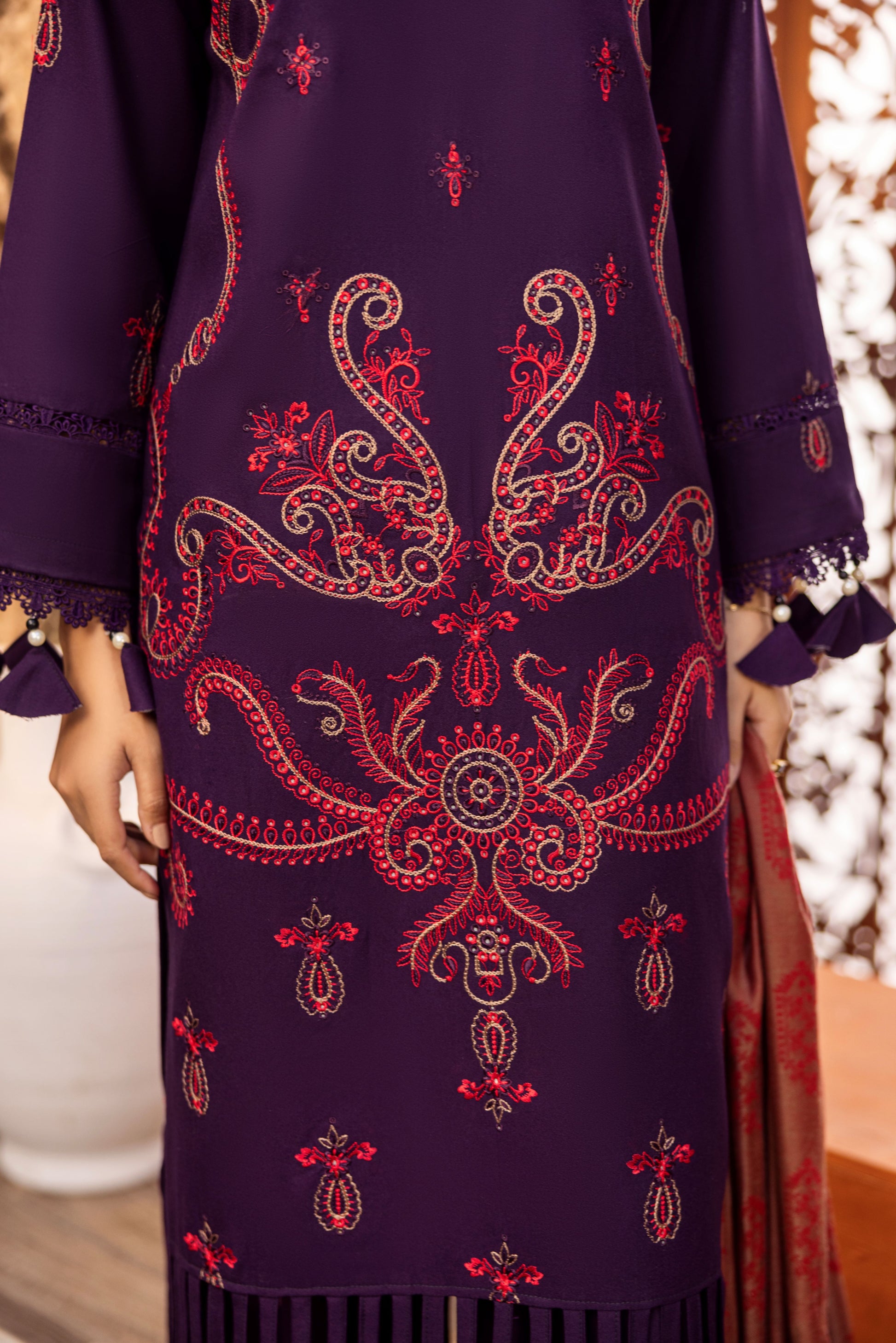 Pakistani-style Dhanak embroidery suit for winter events