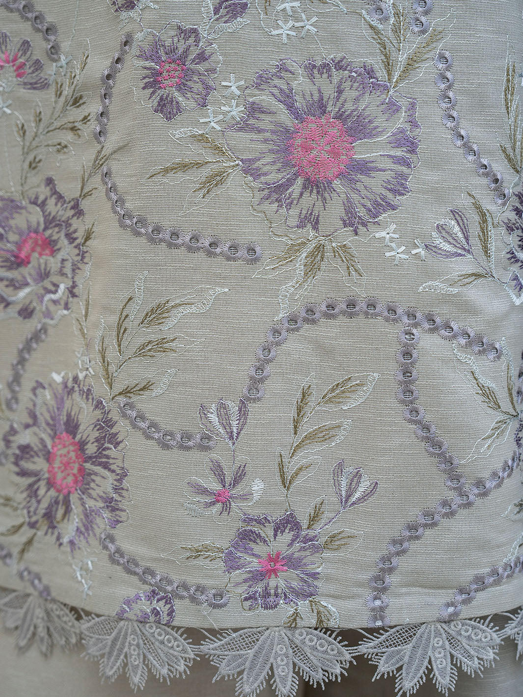 Elegant embroidered lawn suit, chiffon printed dupatta, karandi trouser fabric