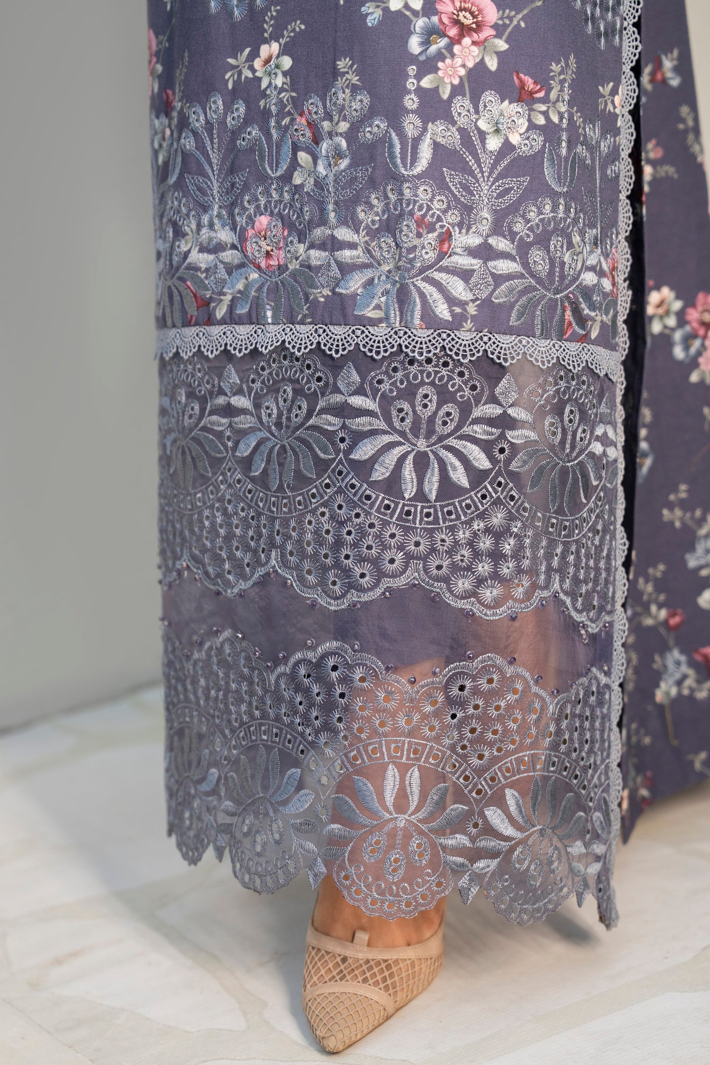 Warm traditional outfit for women’s winter fashion