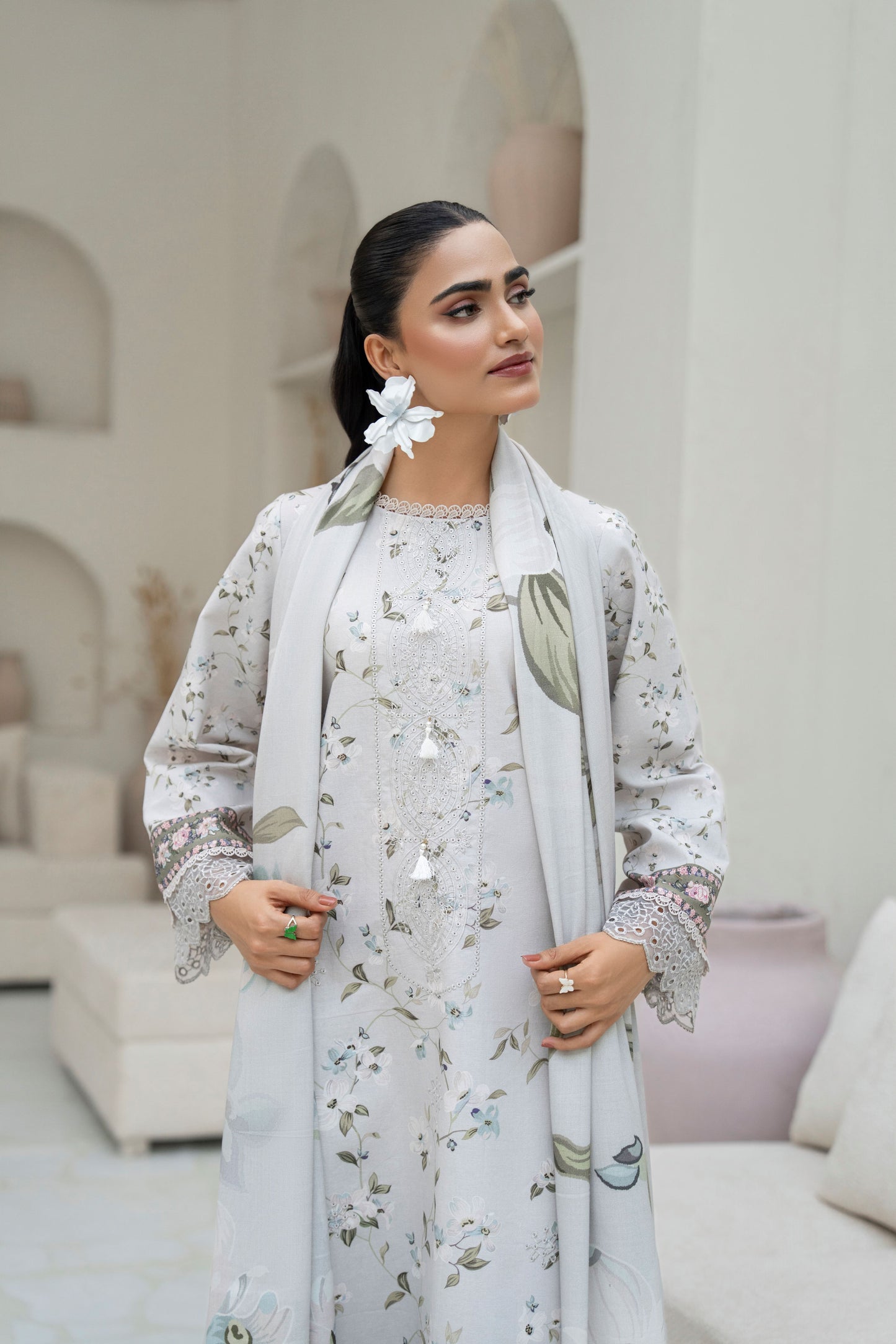 Graceful khaddar 3PC suit perfect for family dinners