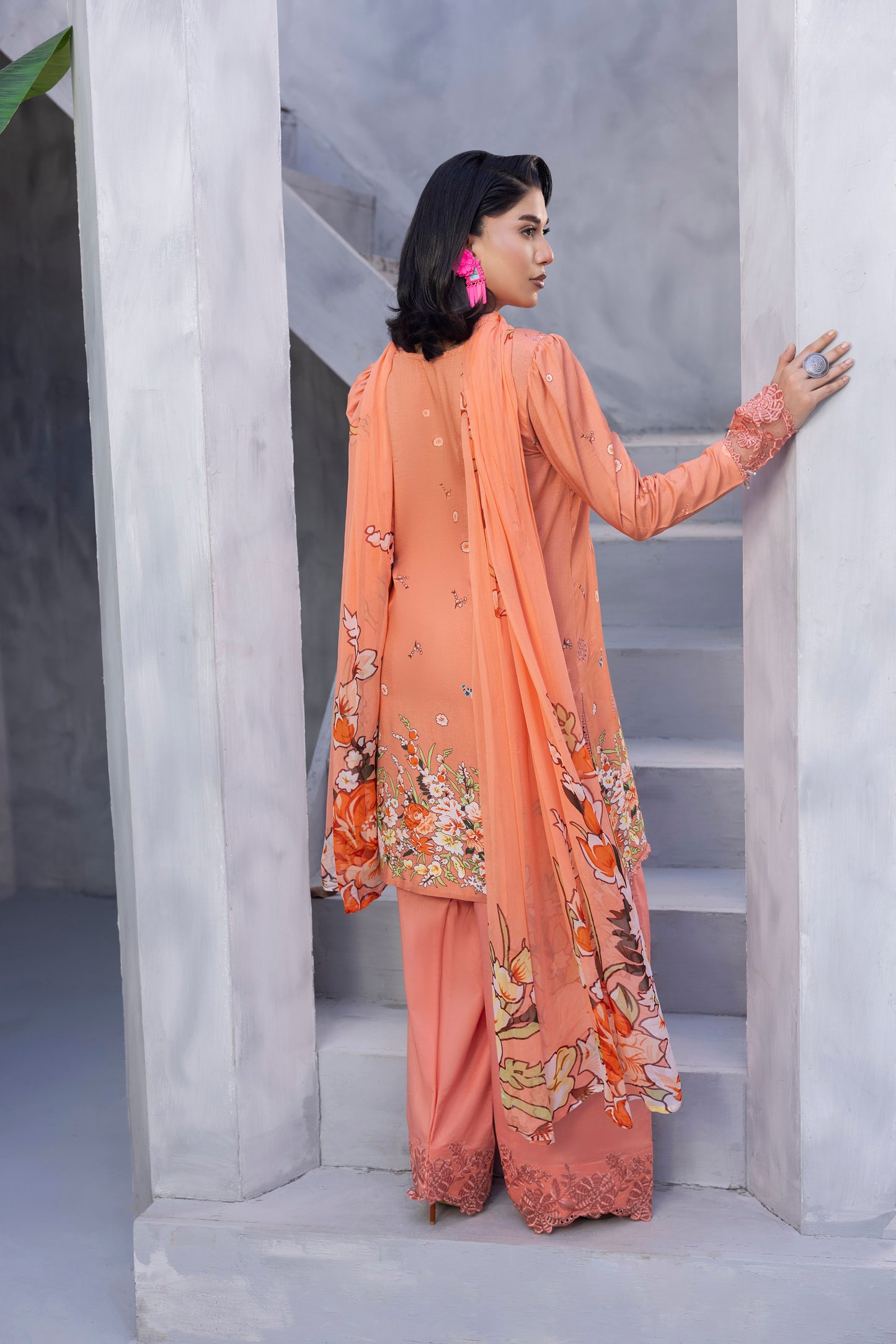 Classic Karandi 3PC outfit with chiffon dupatta and plain trouser