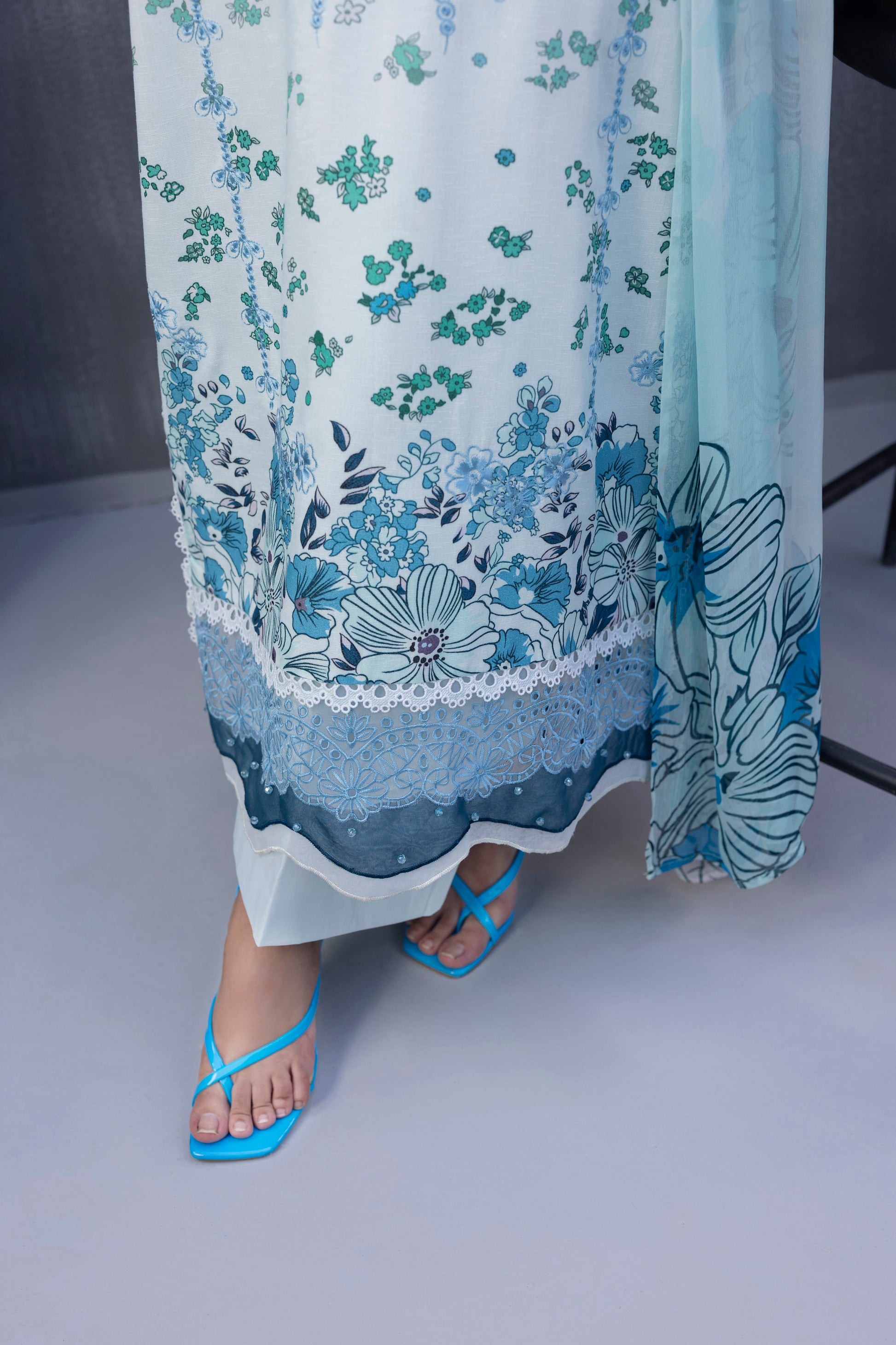 Graceful embroidered Karandi winter dress with floral chiffon dupatta and plain trouser for a chic eastern look