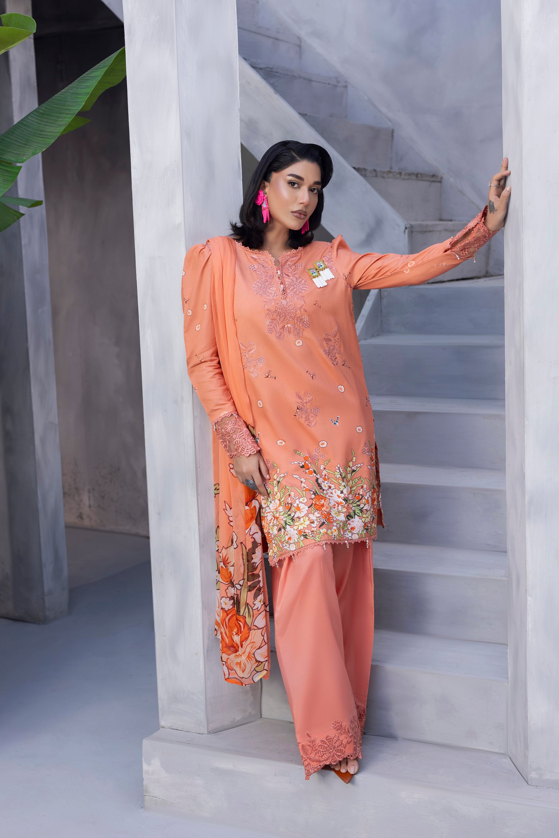 Stylish embroidered Karandi 3PC dress with flowy chiffon dupatta and plain trouser