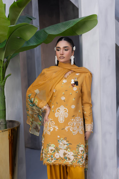 Graceful embroidered Karandi 3PC suit for seasonal elegance