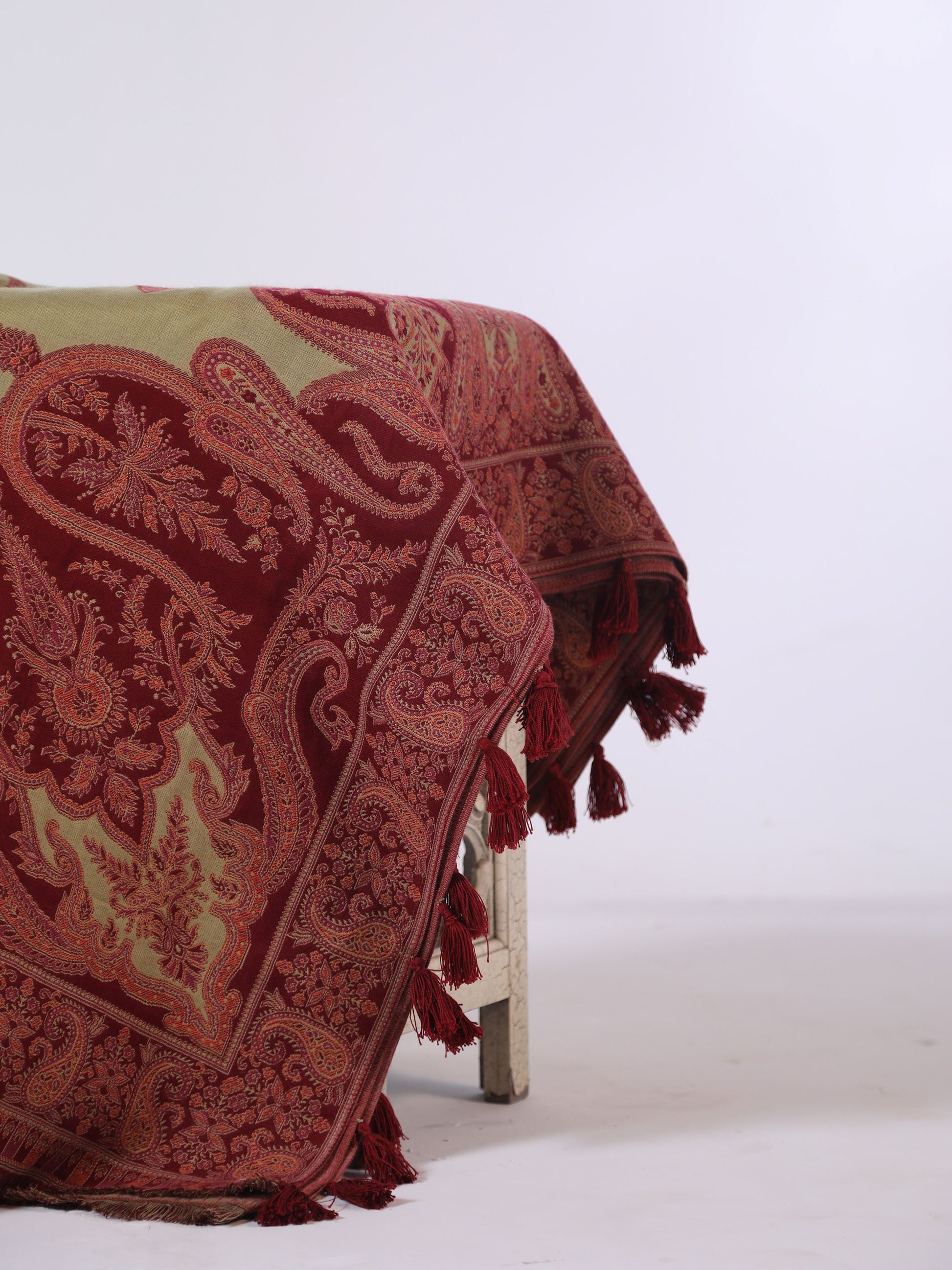 Elegant handwoven wool shawl from Kashmir