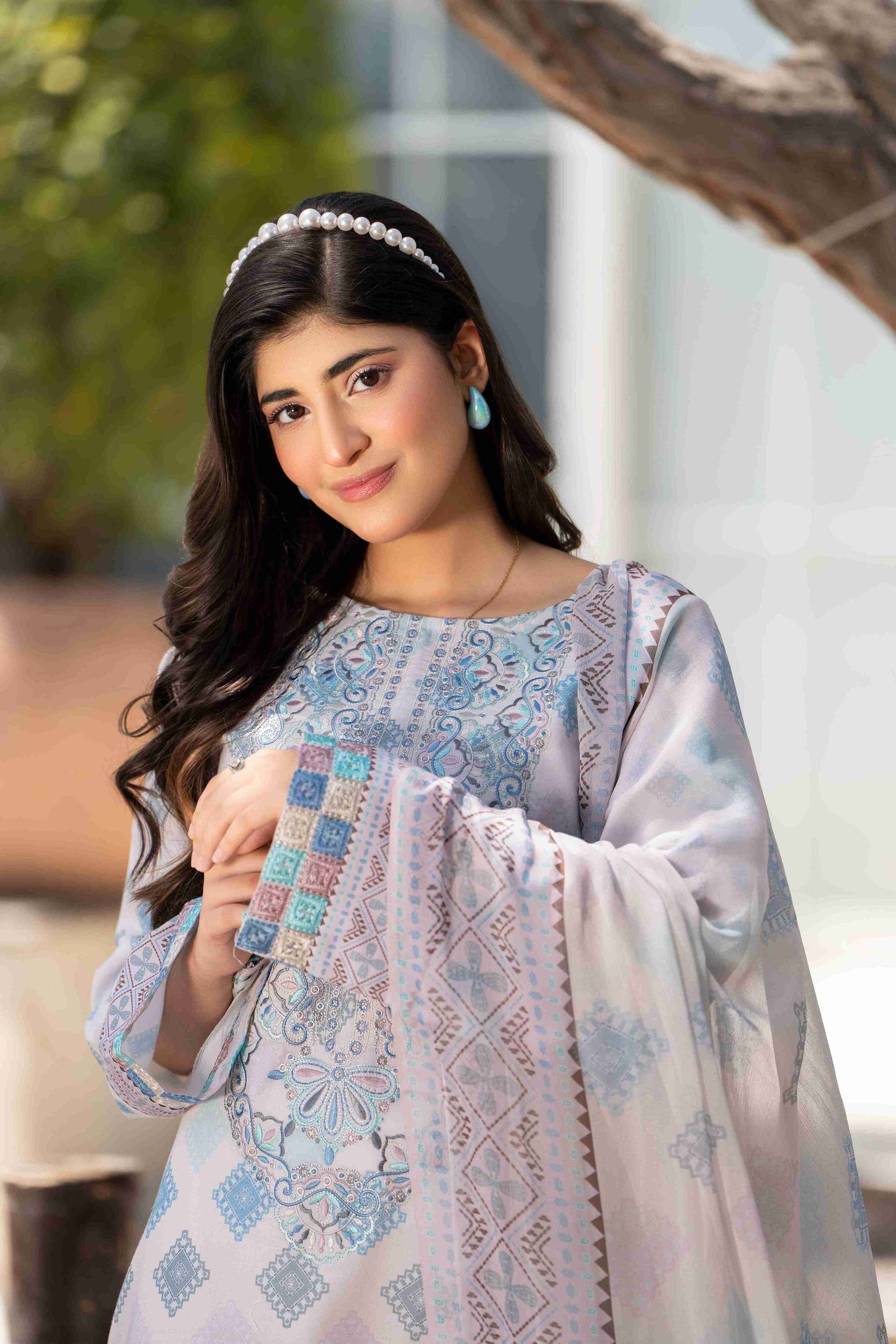 Women’s embroidered lawn kurta with chiffon dupatta and trouser designed for summer wear