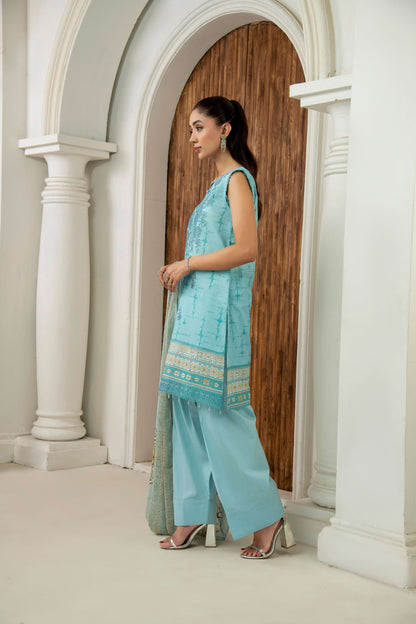  Embroidered lawn shirt styled with dupatta
