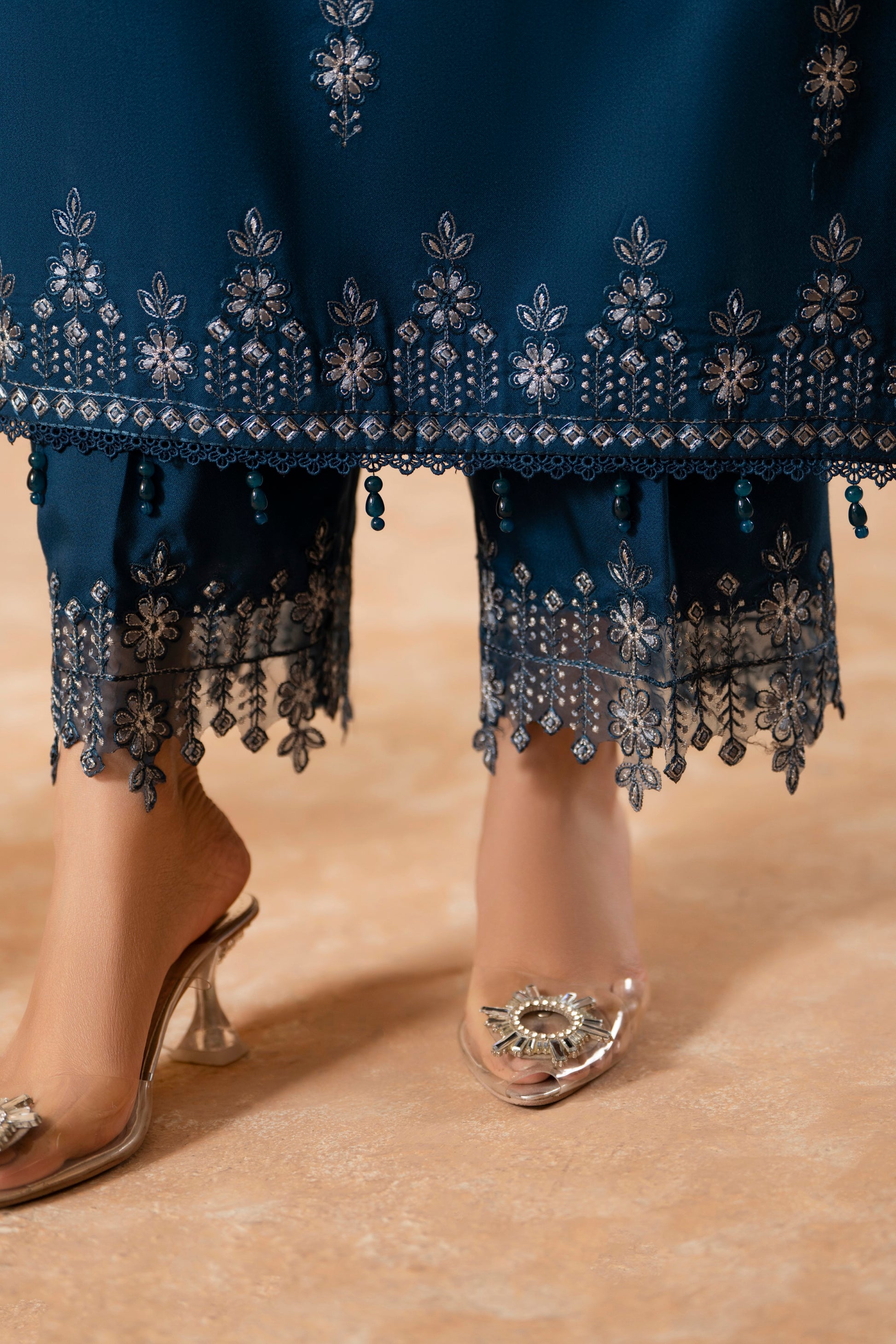 Embroidered Shawl Dhanak Suit; 3-PC woolen dress with a fancy shawl, perfect for formal events and winter parties