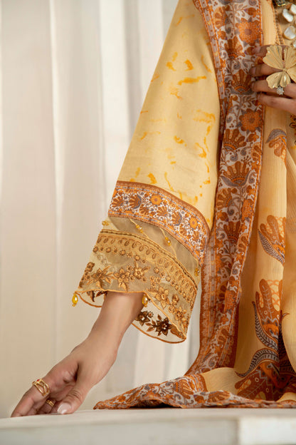  Embroidered shirt styled with plain trouser