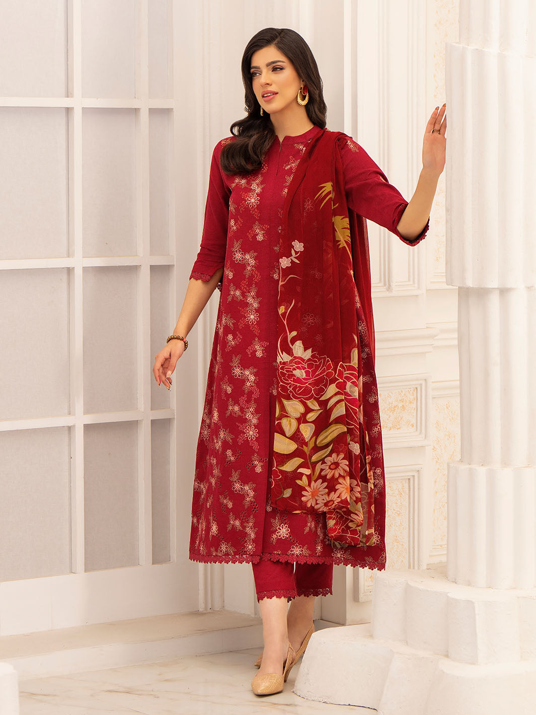 Exclusive embroidered lawn shirt, chiffon dupatta, karandi trouser plain style