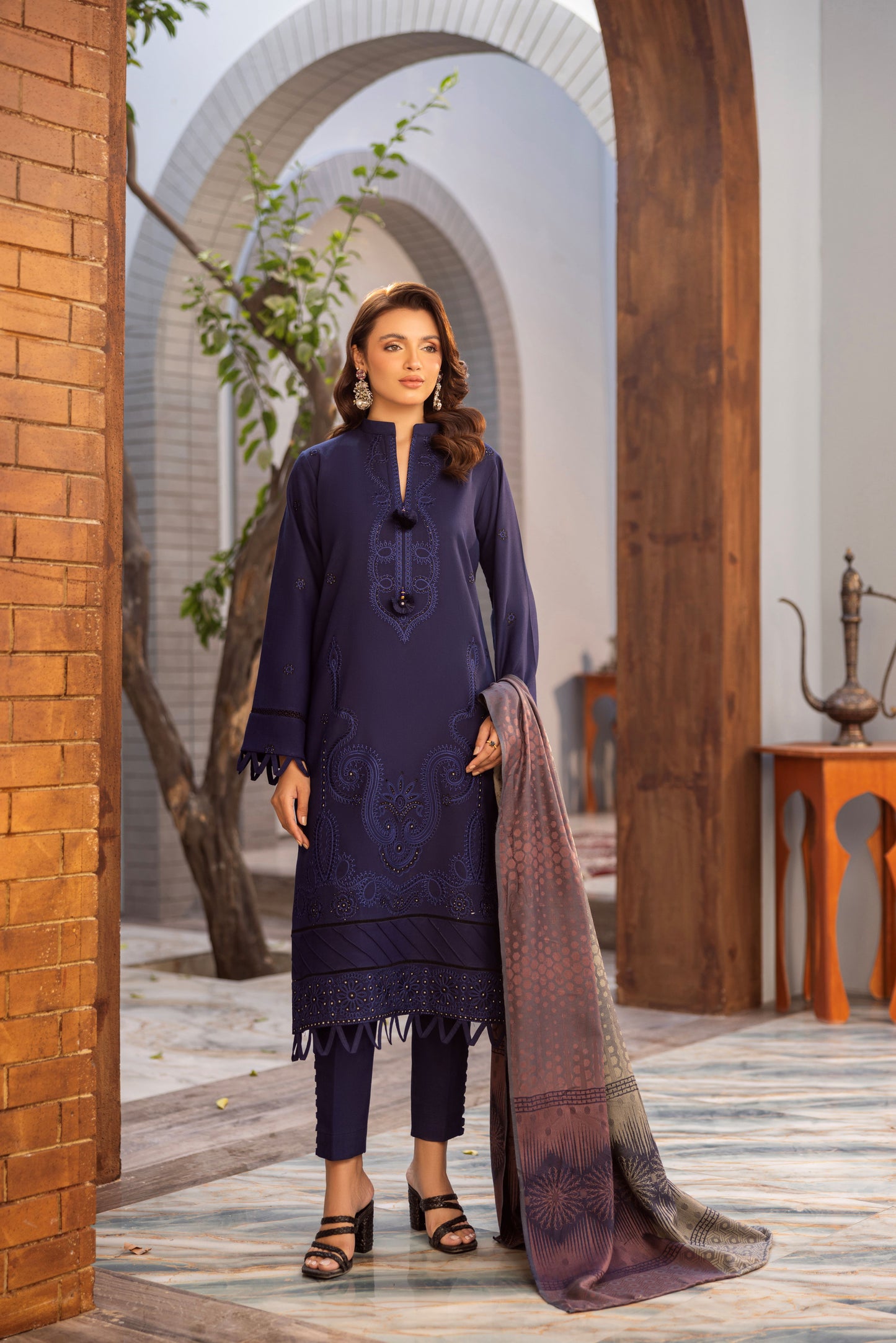 Elegant embroidered Dhanak front and sleeves for formal occasions