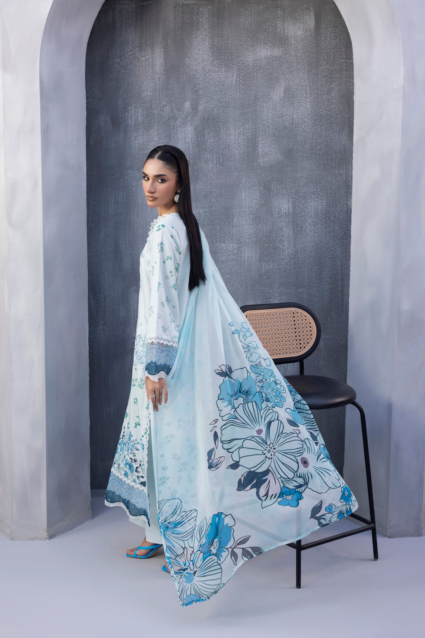 Embroidered Karandi outfit with chiffon dupatta, perfect for casual and formal occasions