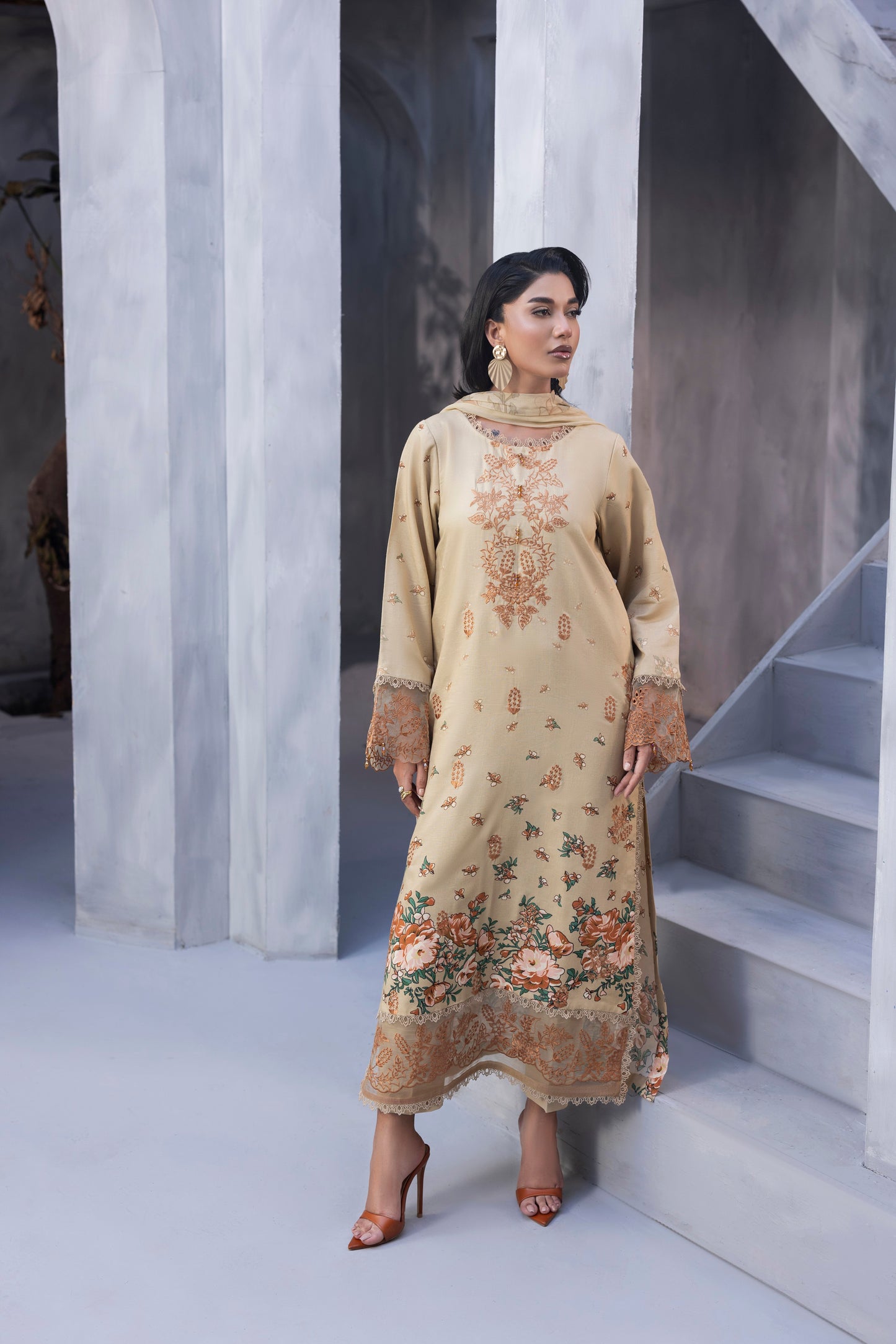 Beautifully crafted embroidered Karandi outfit with chiffon dupatta and winter trouser for women