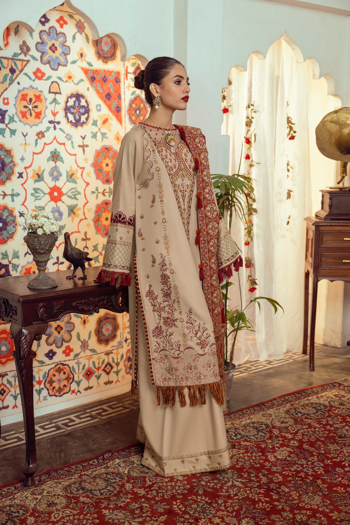 A pure wool winter attire offering Marina embroidery, organza detailing, and a fine woven Kashmiri shawl.
