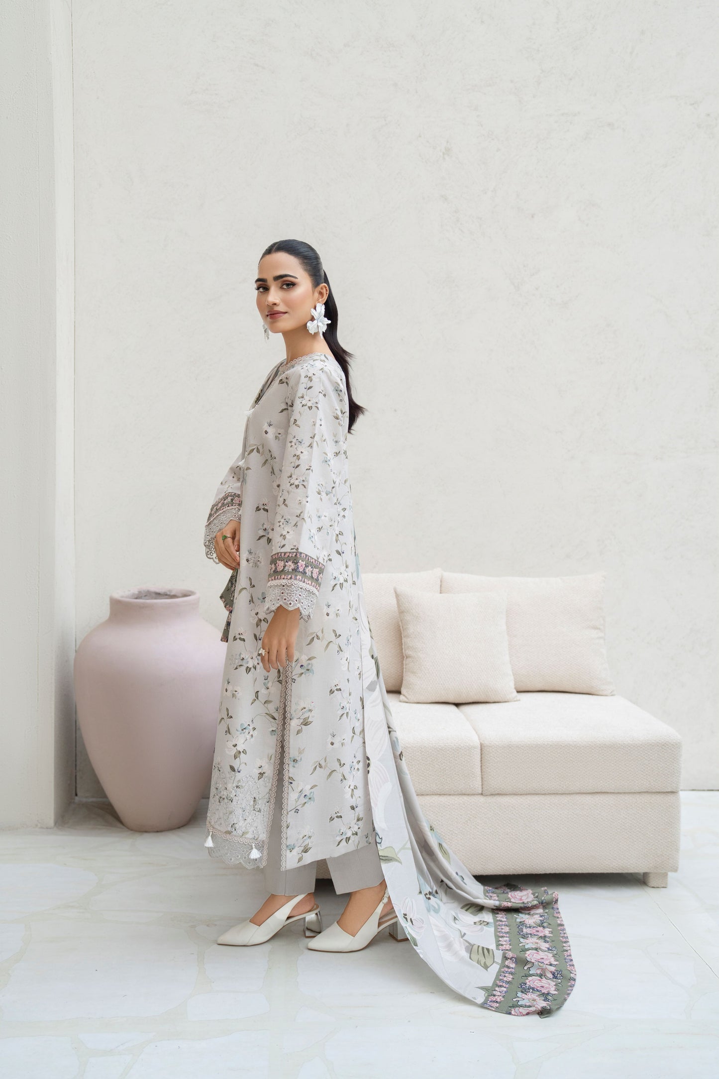 Traditional women’s khaddar 3PC outfit for winter