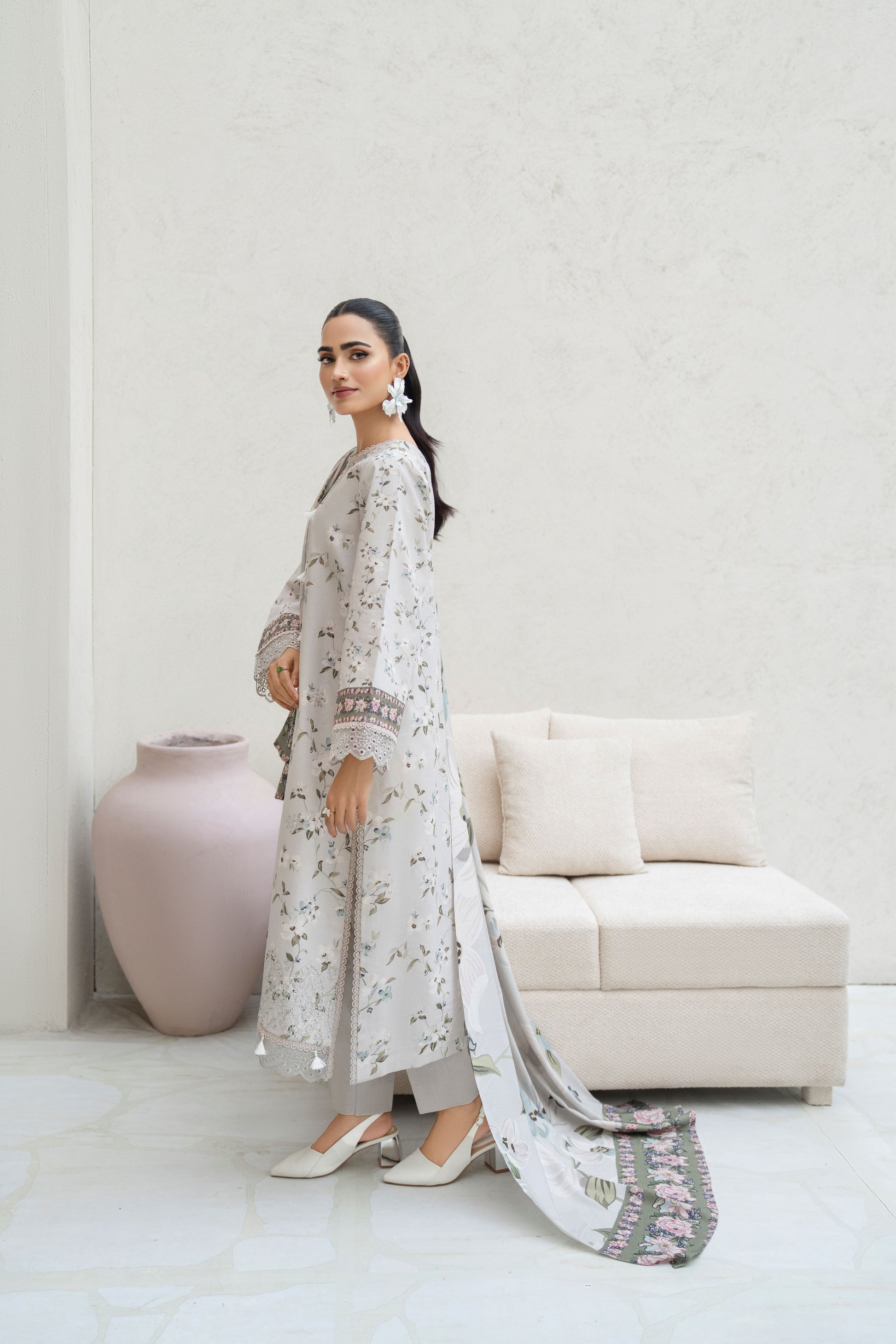 Traditional women’s khaddar 3PC outfit for winter