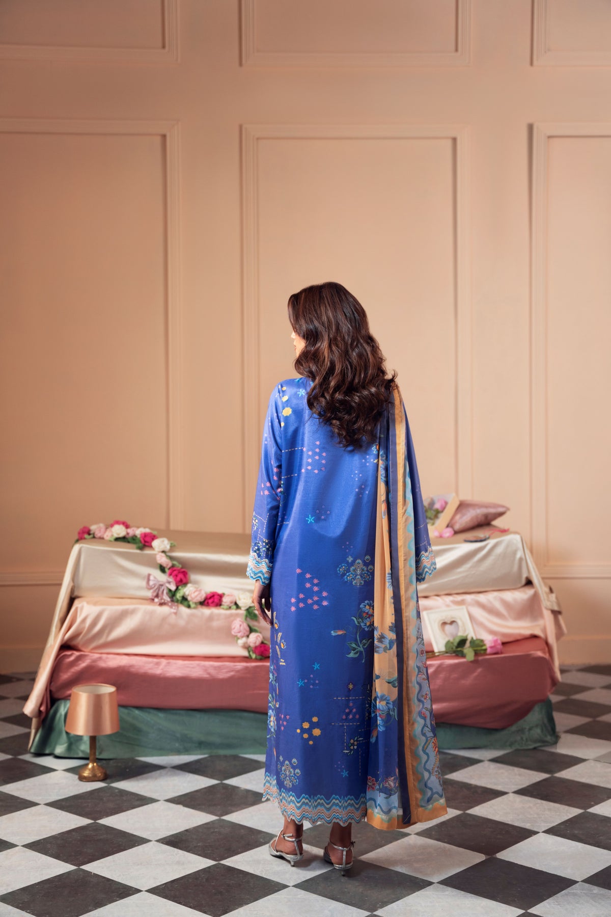 Luxury Pakistani silk suit featuring a traditional unstitched 3PC design with premium raw silk shirt and trousers and a delicate chiffon dupatta for elegant wedding and festive dressing