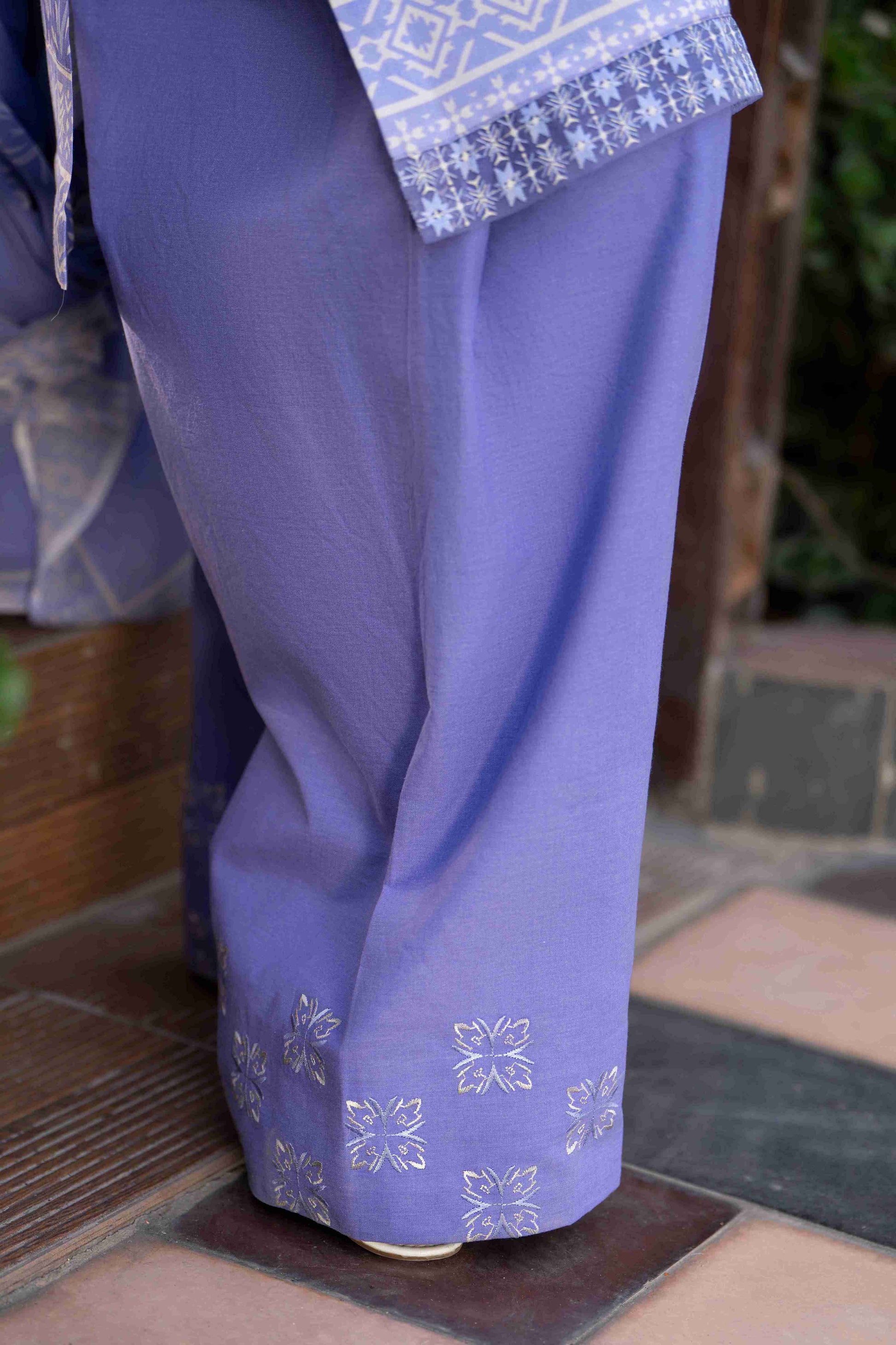 A fresh kurta with refined embroidery and easy stitching, finished with a chiffon dupatta that drapes beautifully