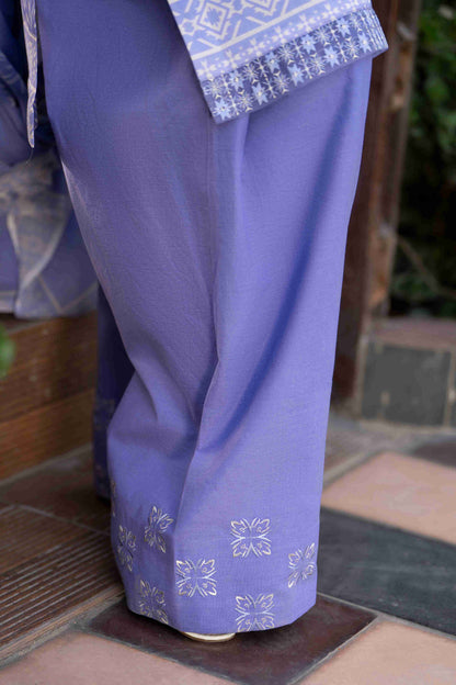 A fresh kurta with refined embroidery and easy stitching, finished with a chiffon dupatta that drapes beautifully