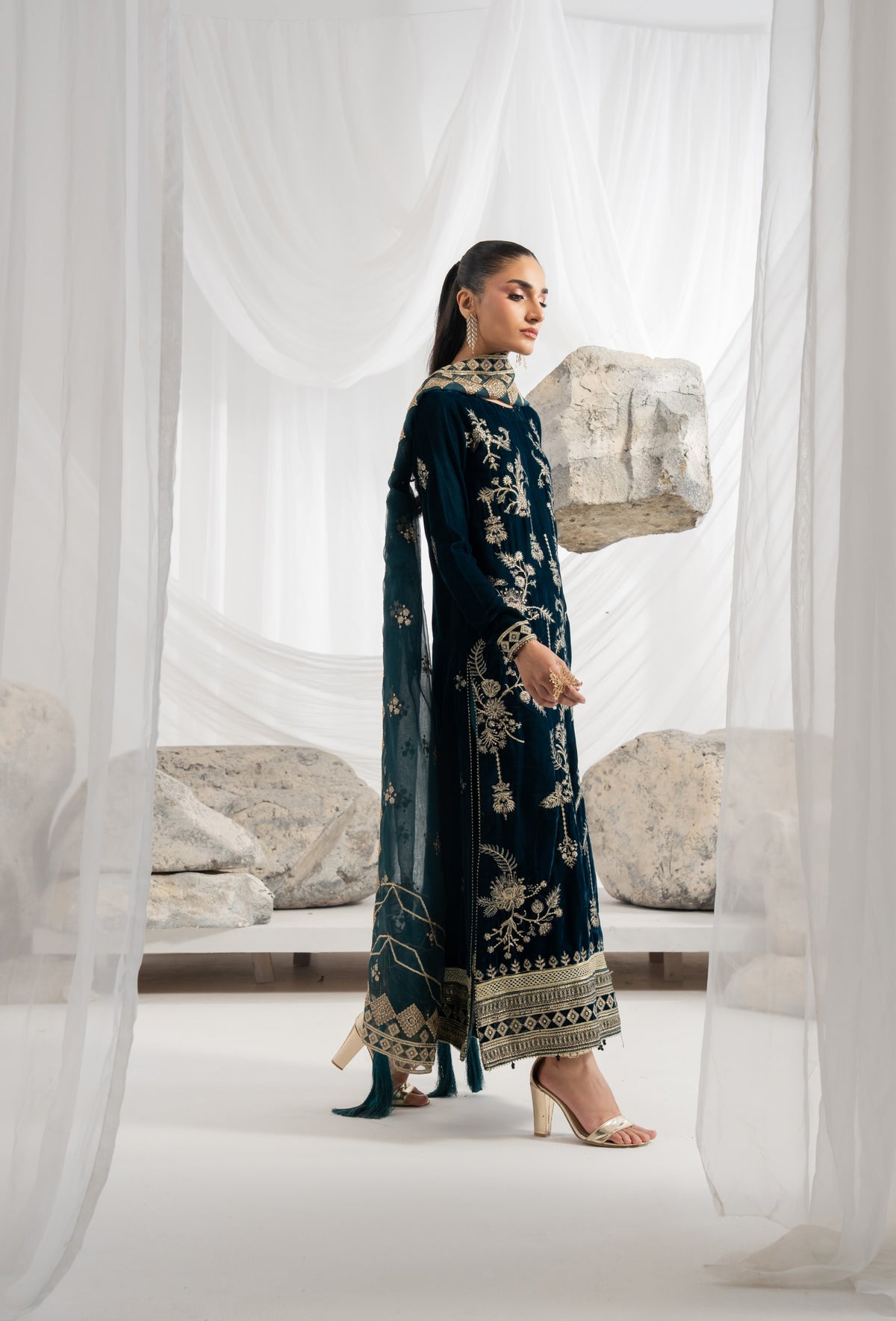 Pakistani velvet dress for girls with an embroidered shirt front and back, detailed velvet sleeves and matching borders, paired with a flowing embroidered organza dupatta and plain raw silk pants