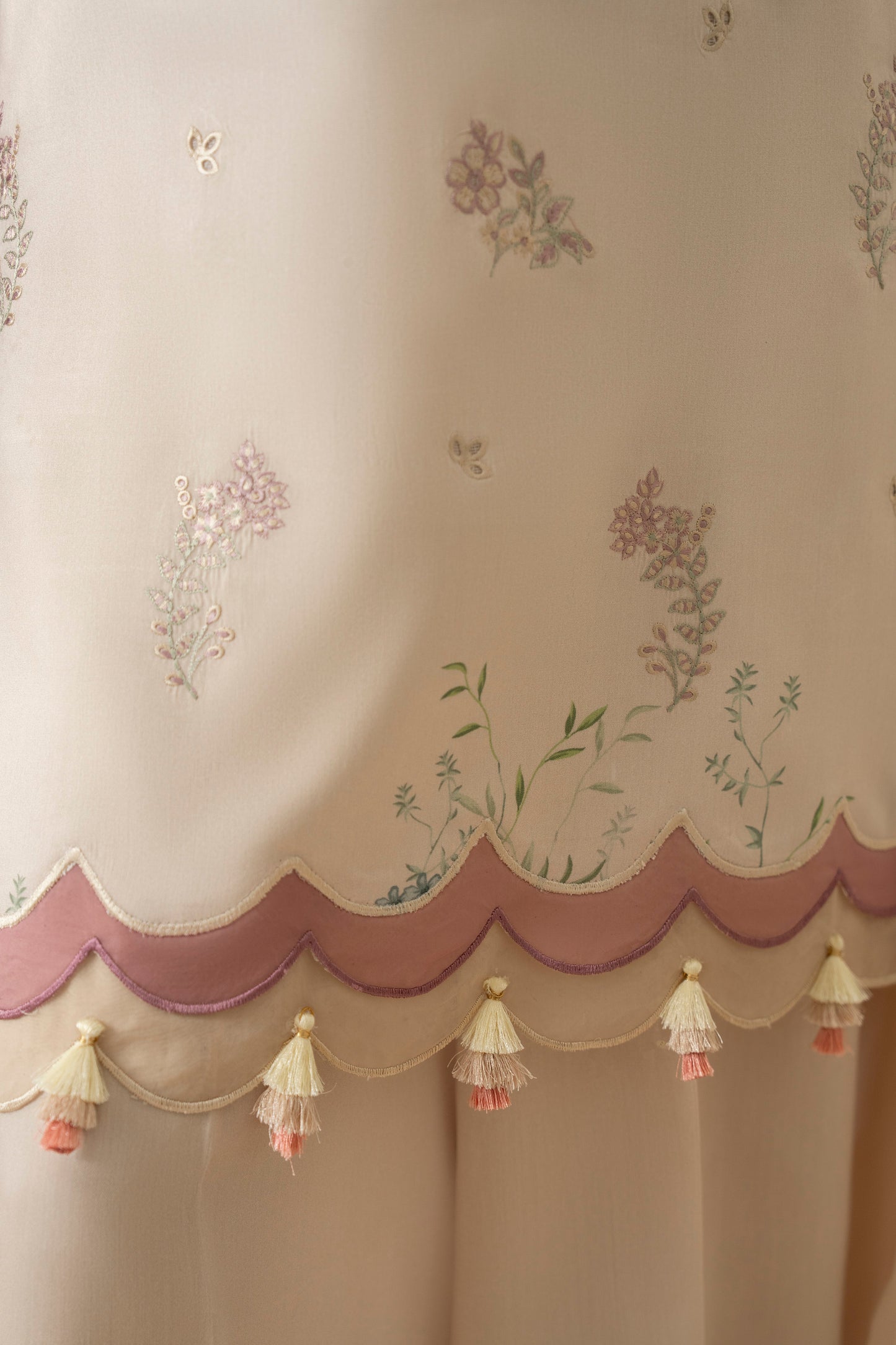 High-quality embroidered viscose outfit with organza patch chiffon dupatta