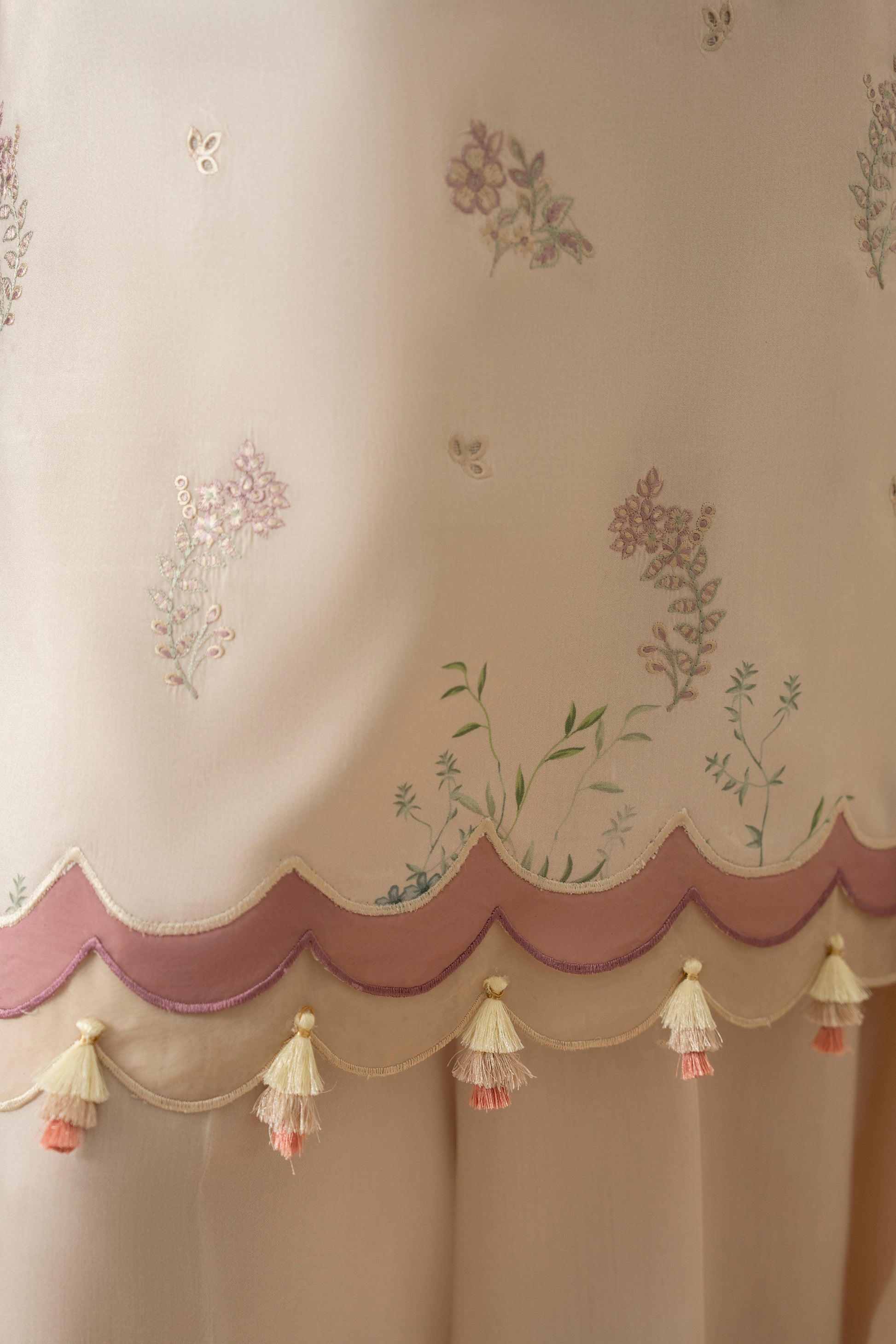 High-quality embroidered viscose outfit with organza patch chiffon dupatta