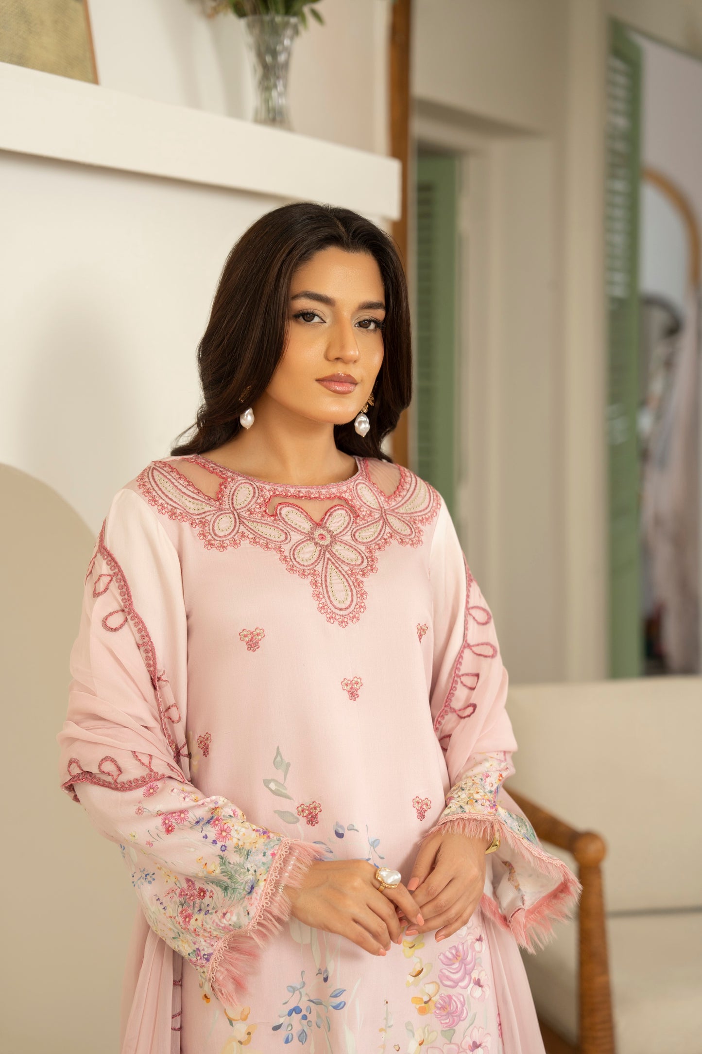 Elegant viscose printed shirt with embroidered neckline and chiffon dupatta