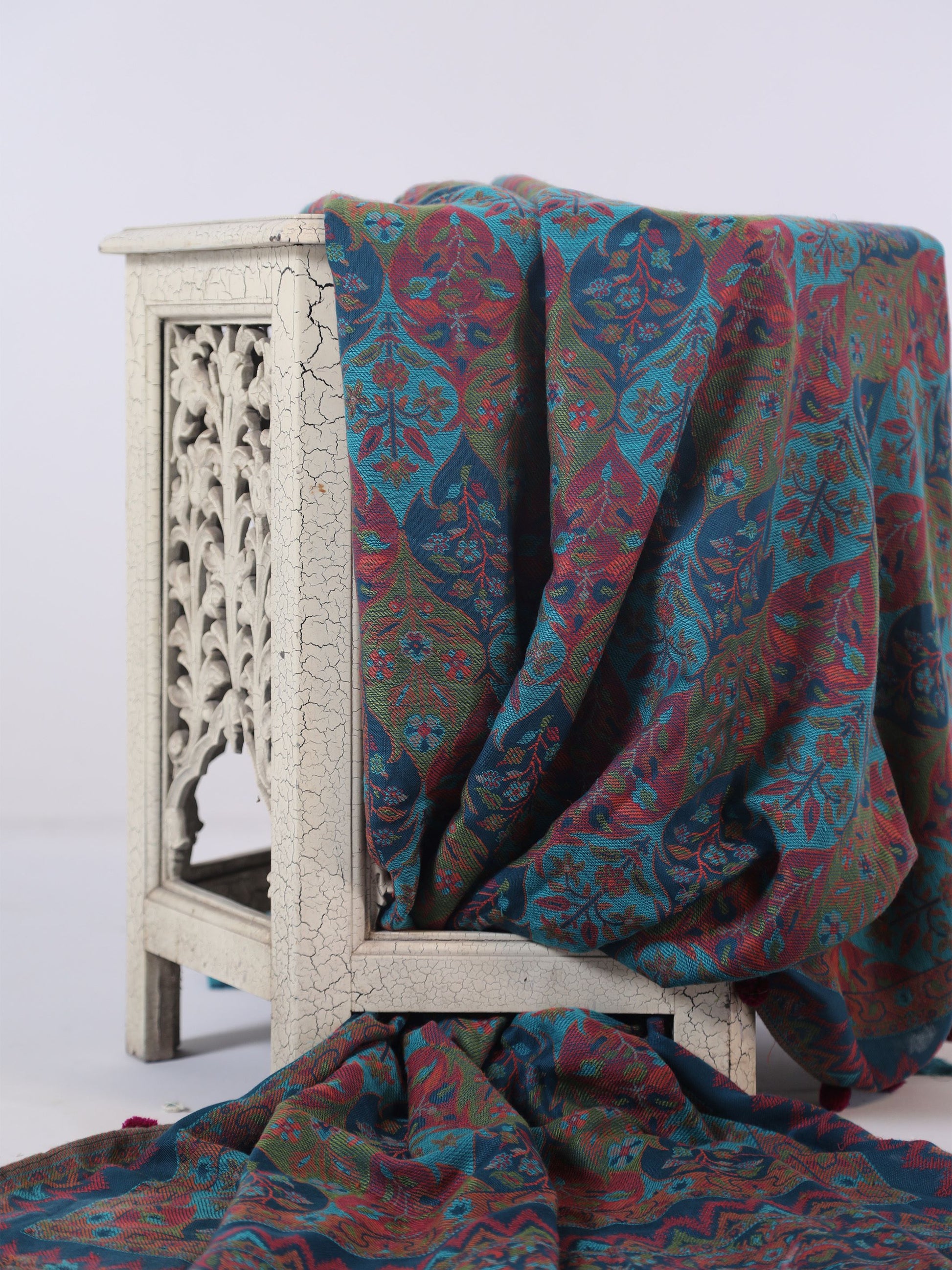 Pure wool Kashmiri shawl with smooth texture