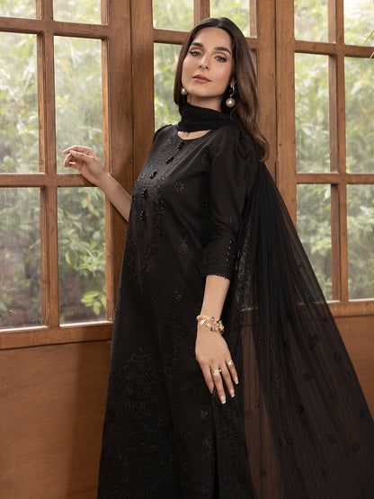 Printed lawn suit by Senerede featuring embroidered patches and stylish detailing