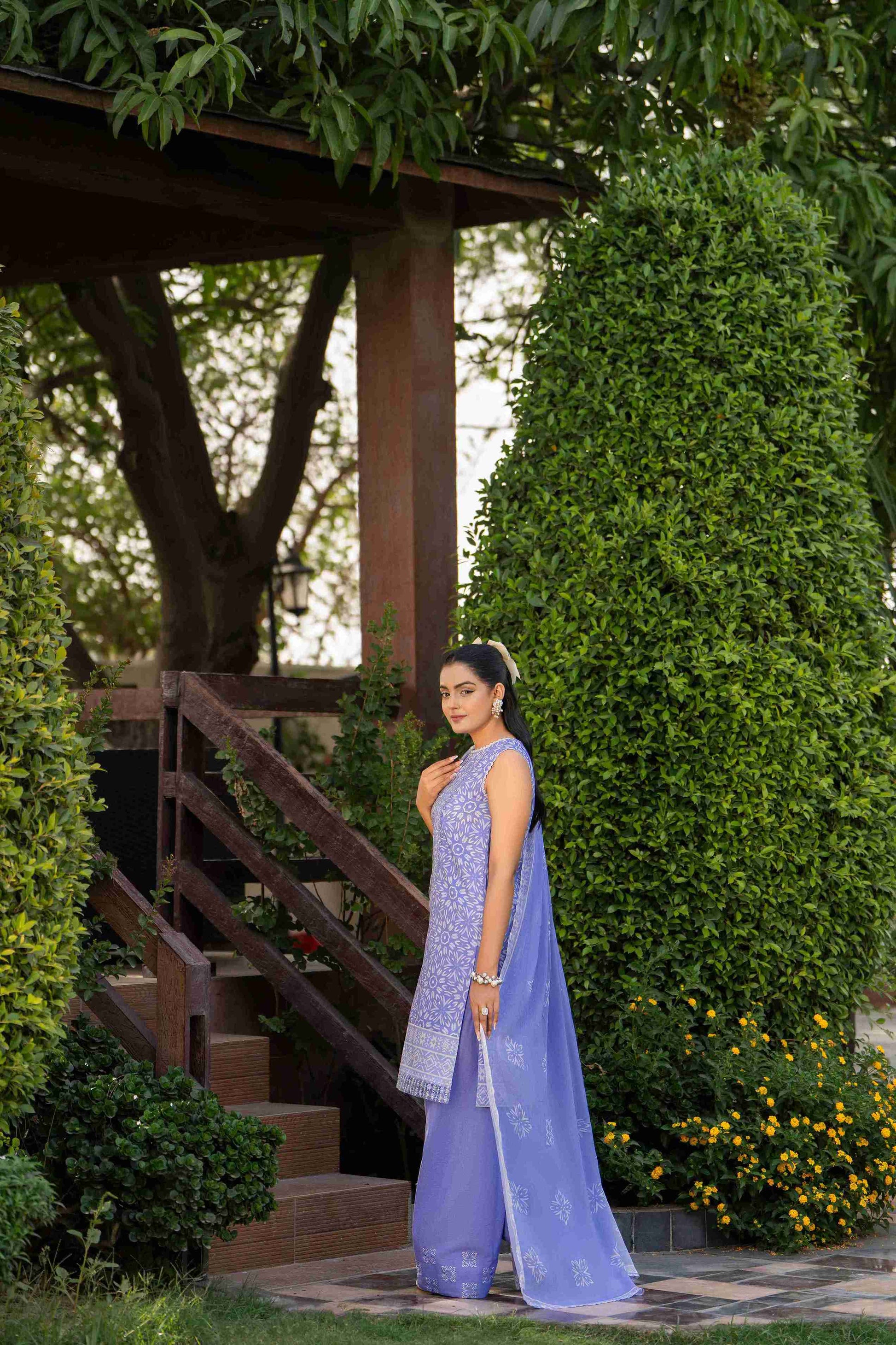 Cool, breathable lawn with delicate detailing, styled with a flowy dupatta that’s made for warm days