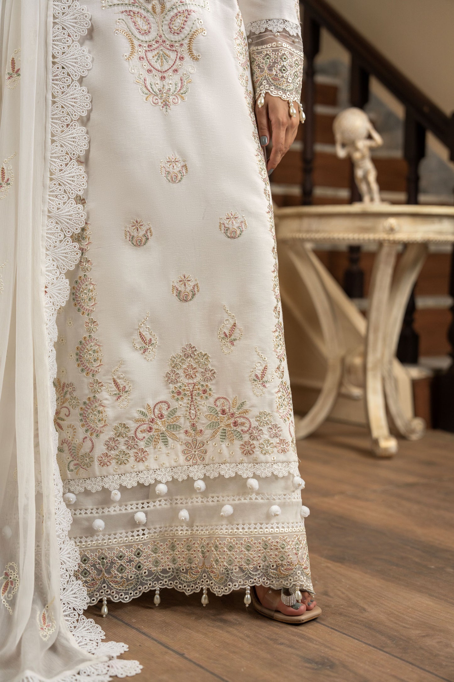 Women’s festive wear unstitched karandi outfit with dupatta and trouser