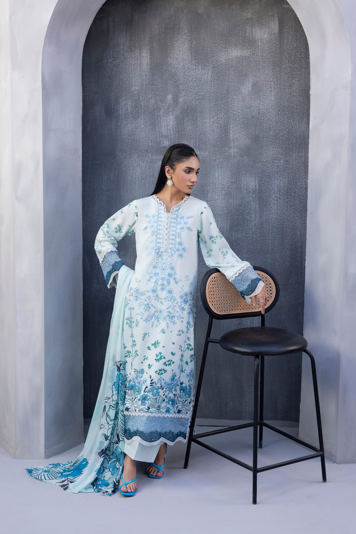 Modern embroidered Karandi 3PC set with soft chiffon dupatta and classic plain trouser