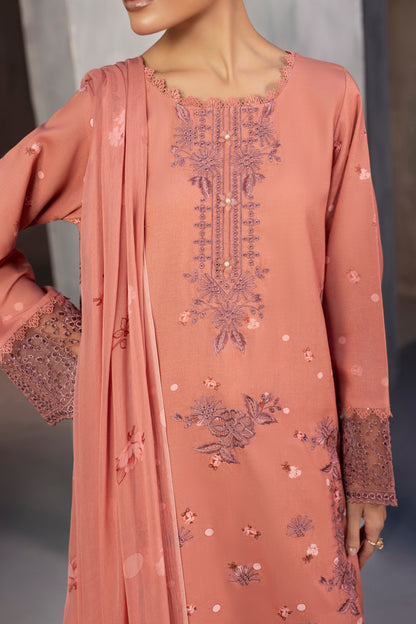 Cozy embroidered Karandi shirt with chiffon dupatta for women’s winter wear