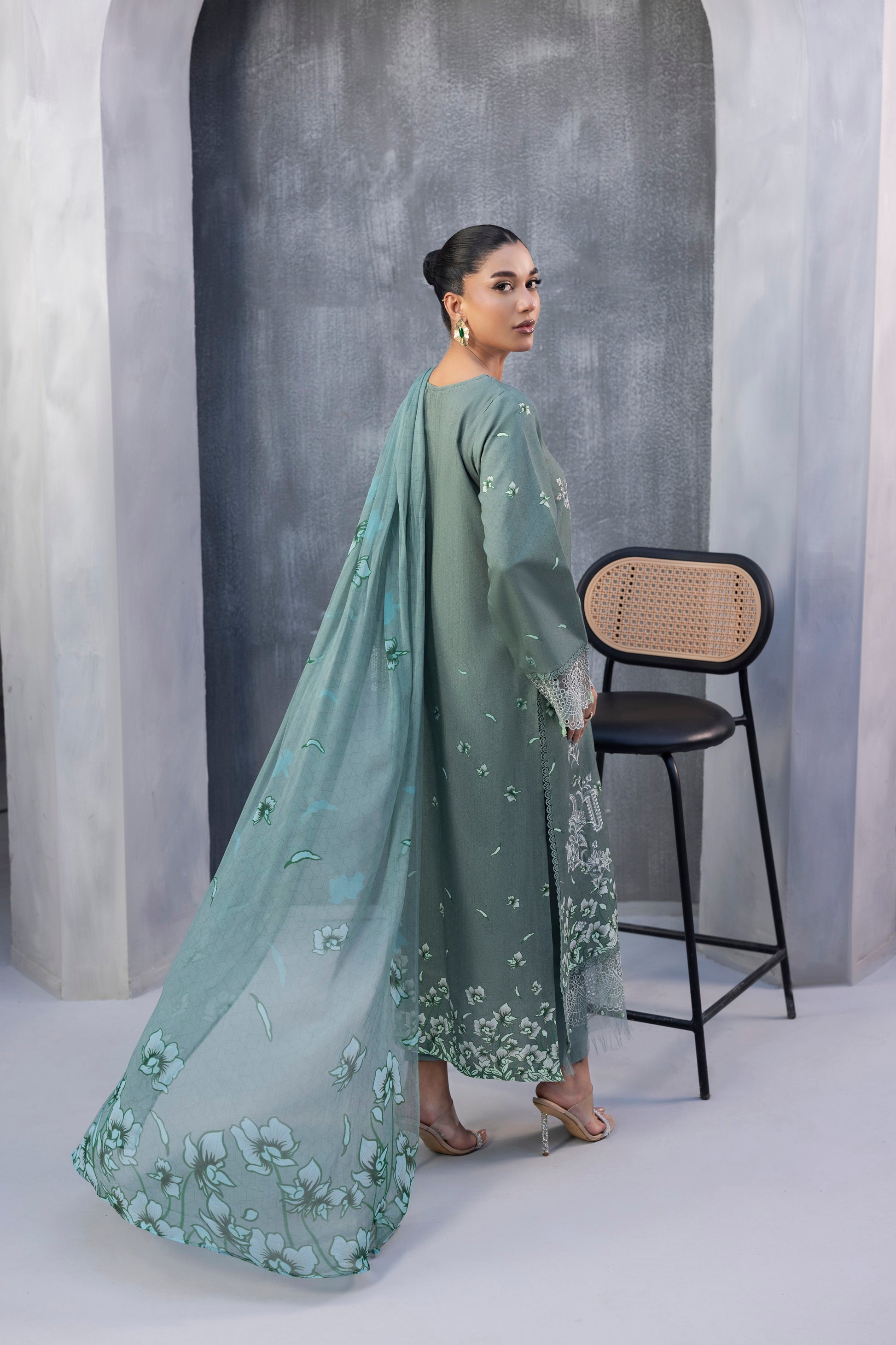 Cozy embroidered Karandi winter suit with chiffon dupatta and plain trouser