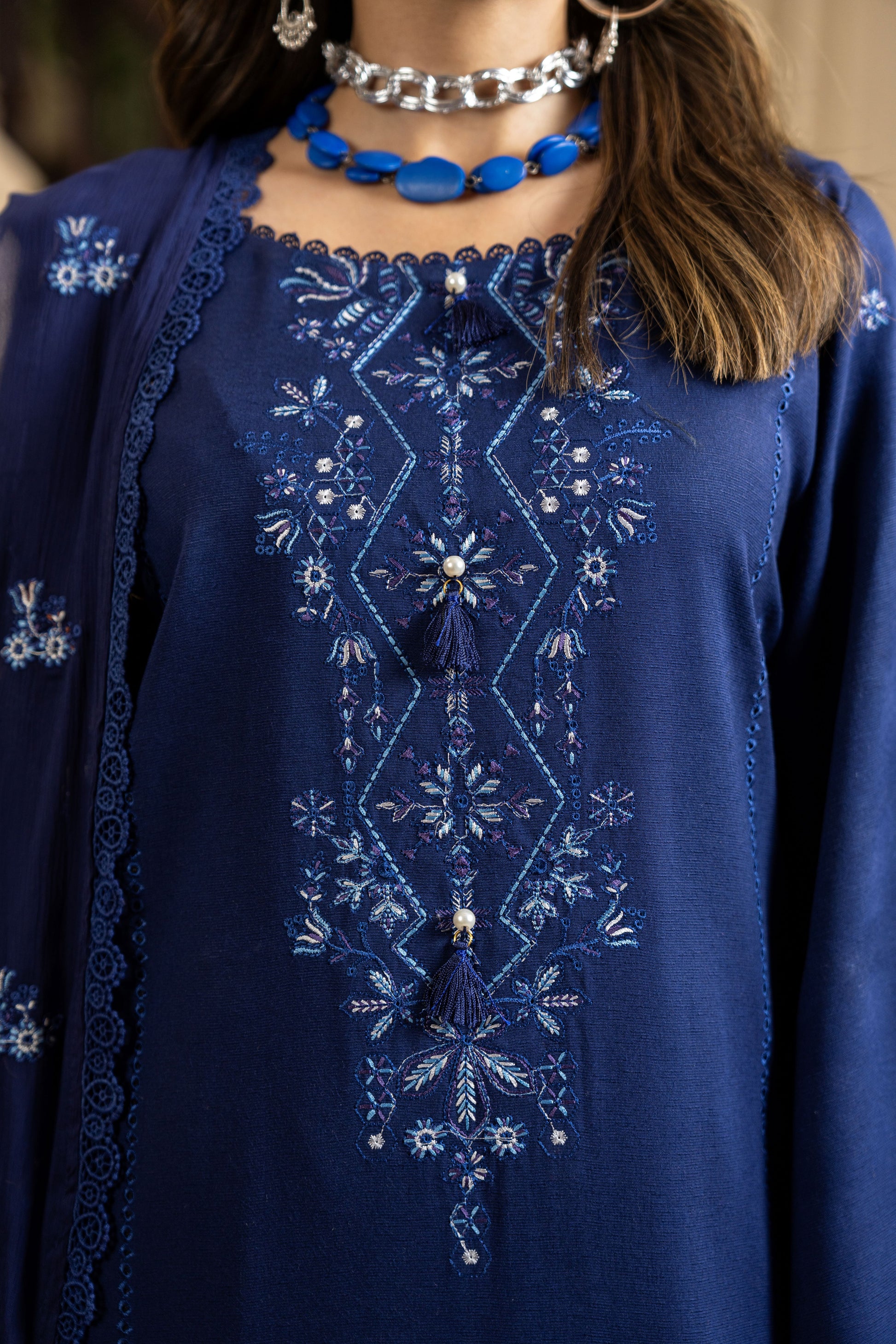 Elegant embroidered 3PC outfit with trouser